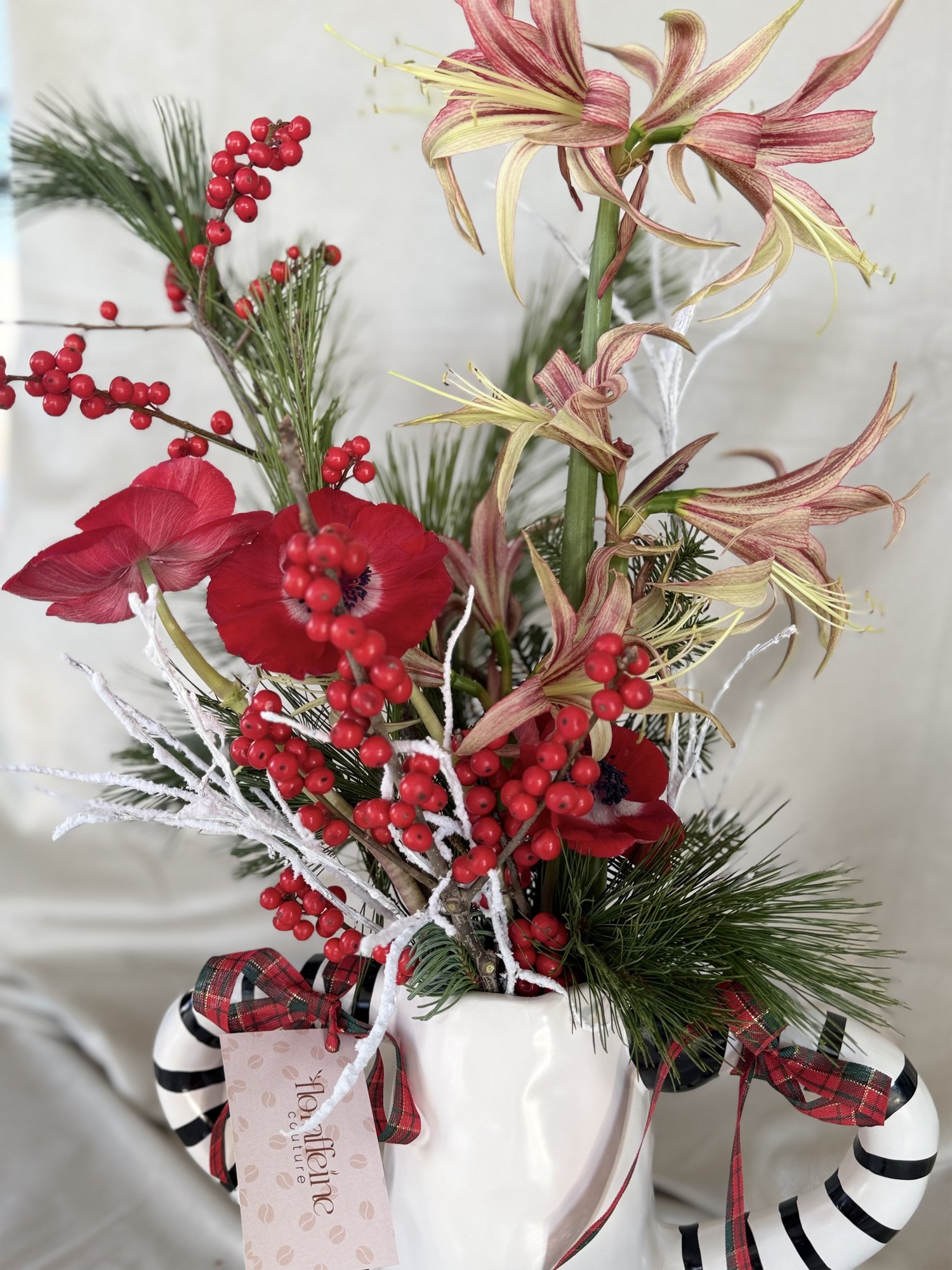 Festive Muse Noir & Rouge — Couture de iarna cu accente grafice - Imagine 3