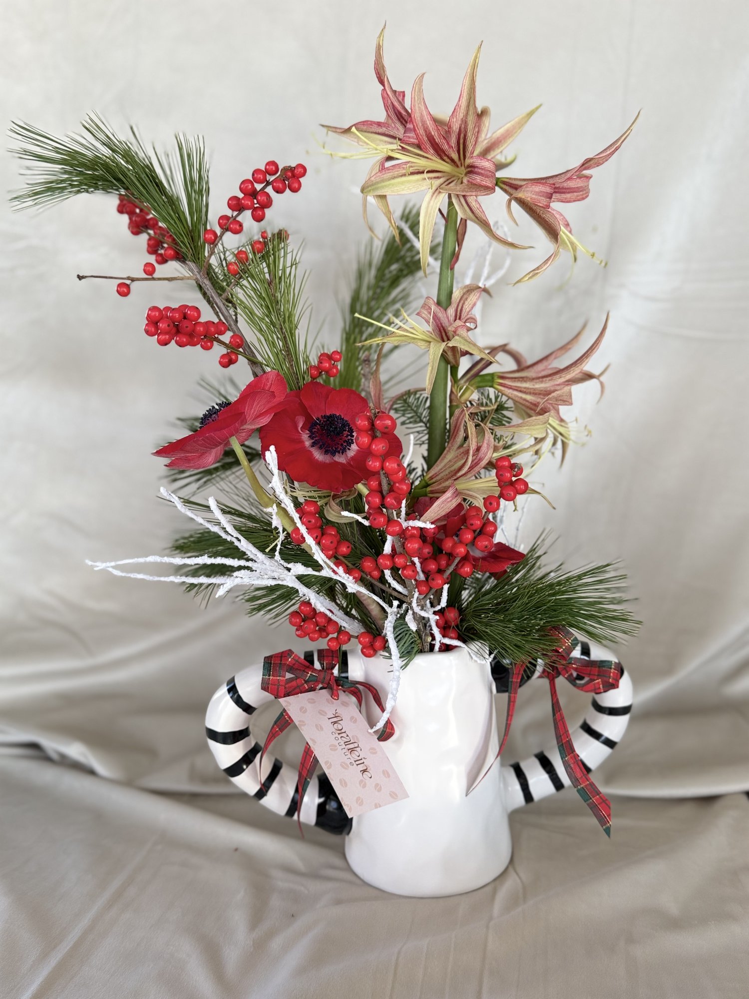 Festive Muse Noir & Rouge — Couture de iarna cu accente grafice - Imagine 4