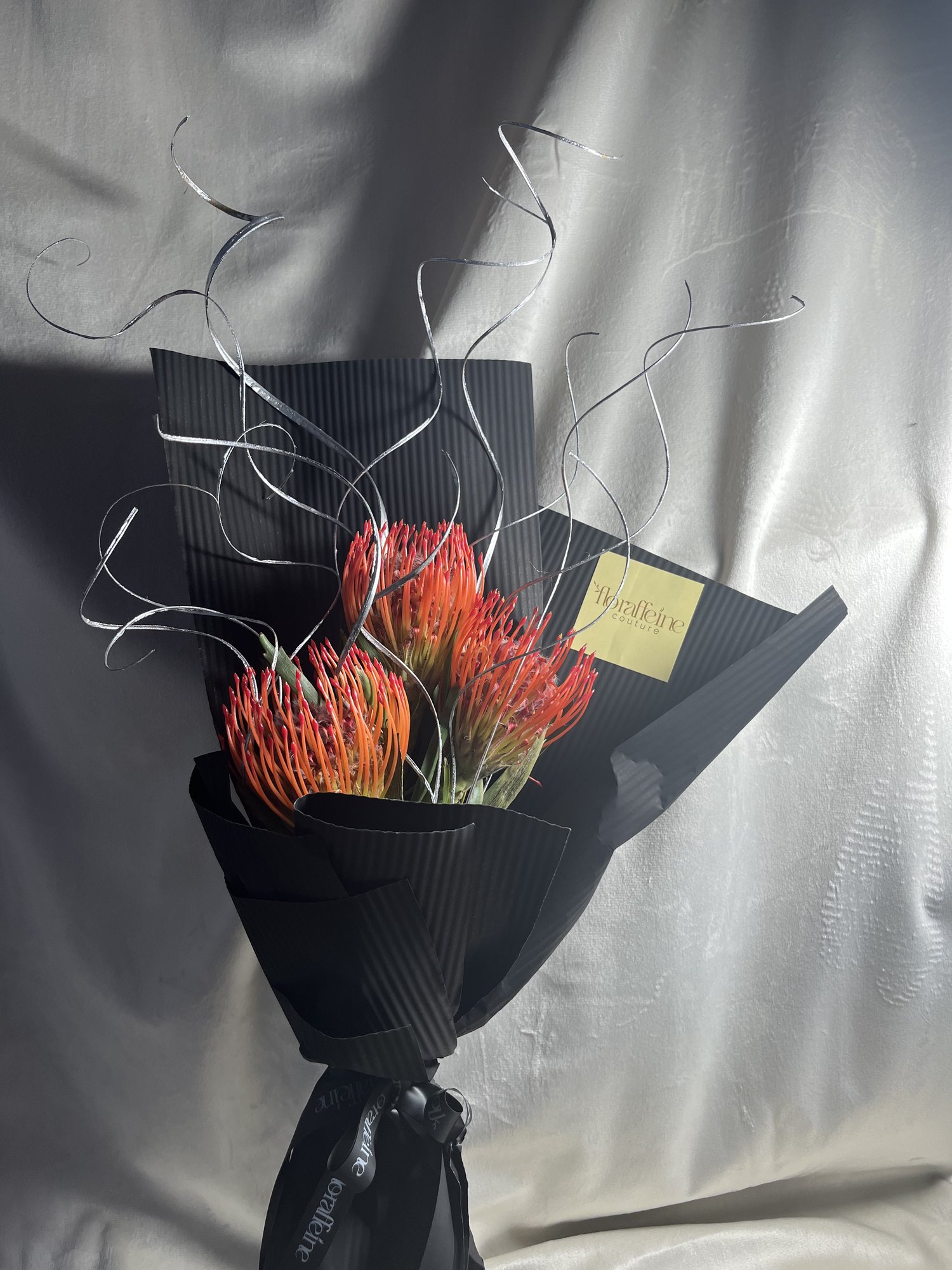 Solar Crown – Buchet exotic cu protea