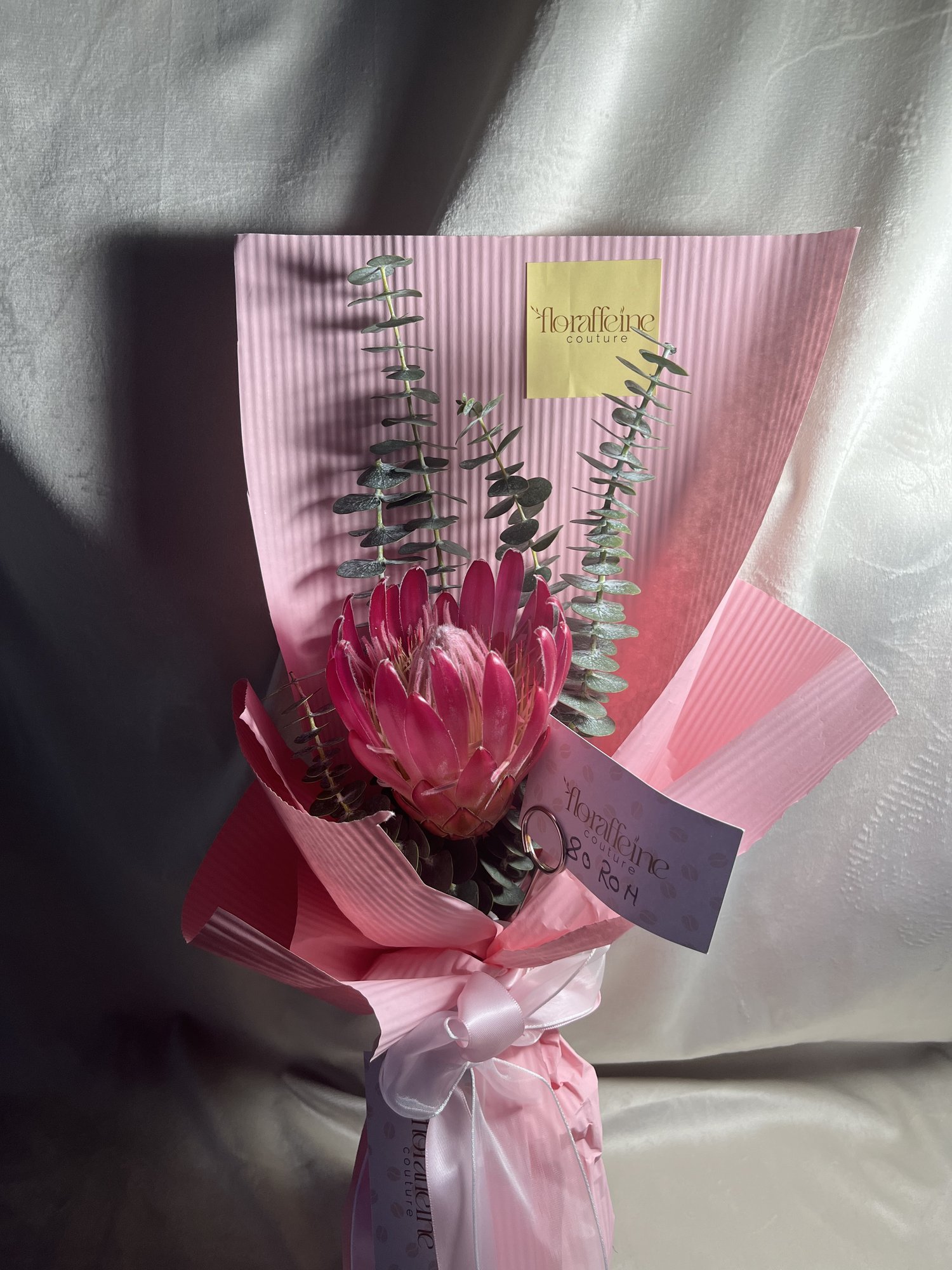 Pink Majesty – Buchet exotic cu protea roz