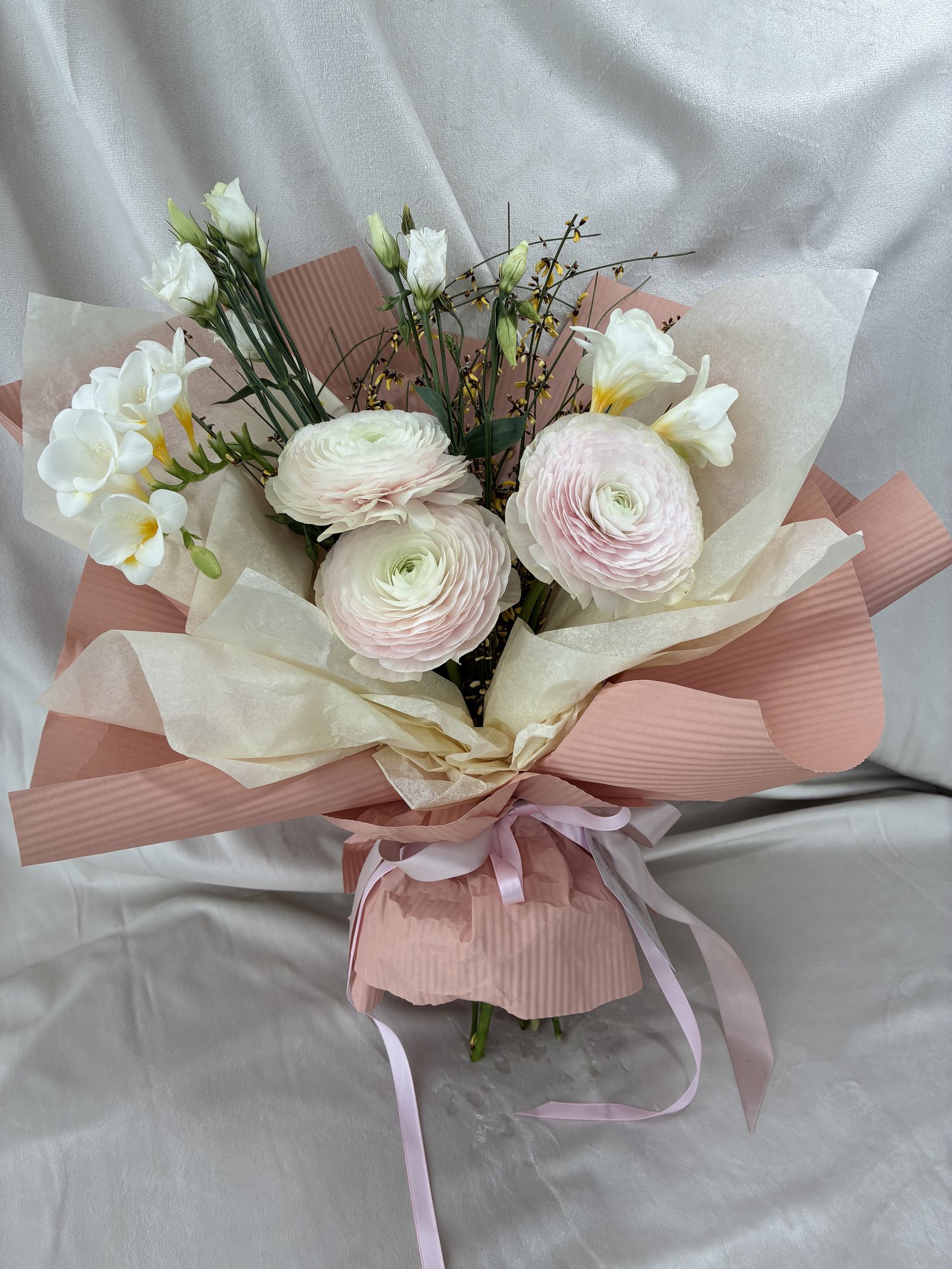 Blush Ivory Elegance - Imagine 3