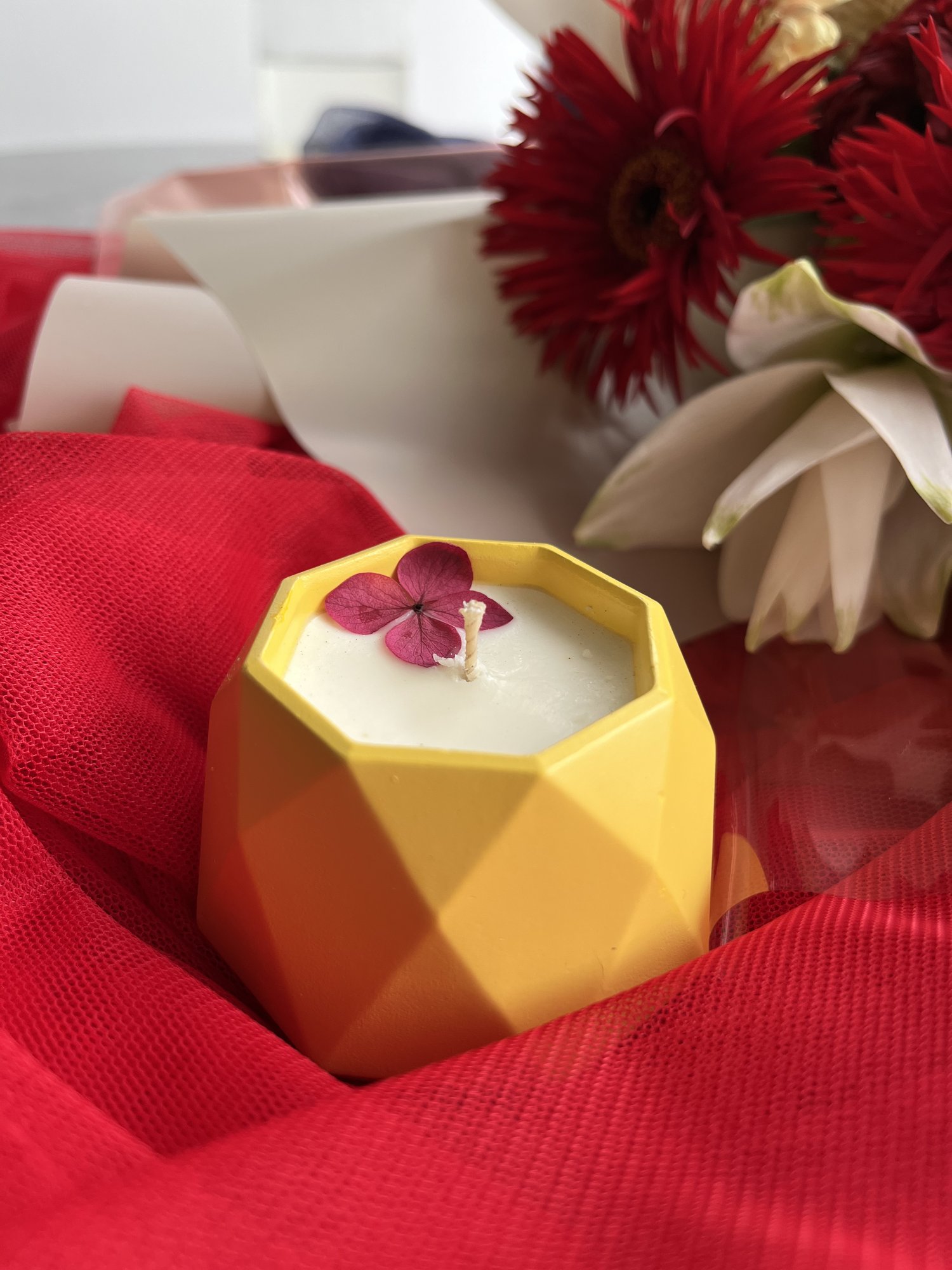 Lumânare florală „Golden Bloom Essence”