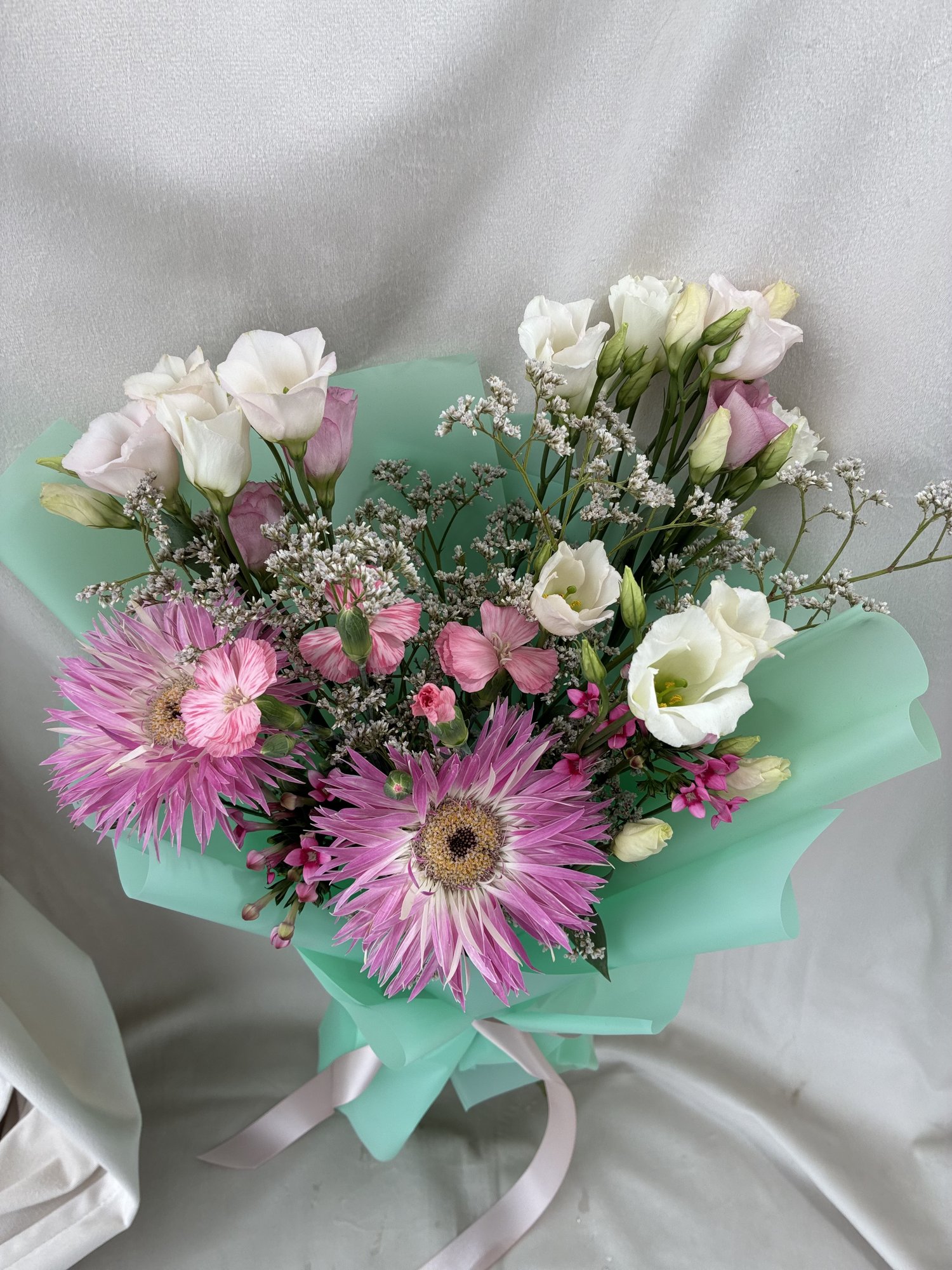 Pink Bloom Poetry – buchet floral elegant cu gerbera si eustoma - Imagine 2