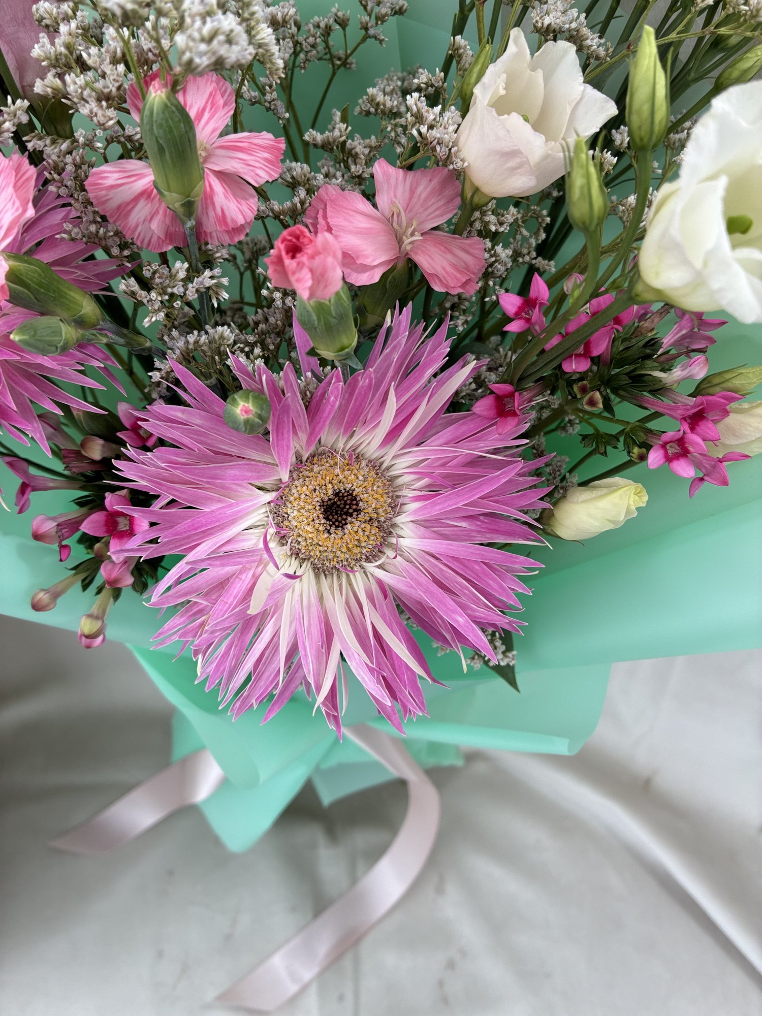 Pink Bloom Poetry – buchet floral elegant cu gerbera si eustoma - Imagine 3