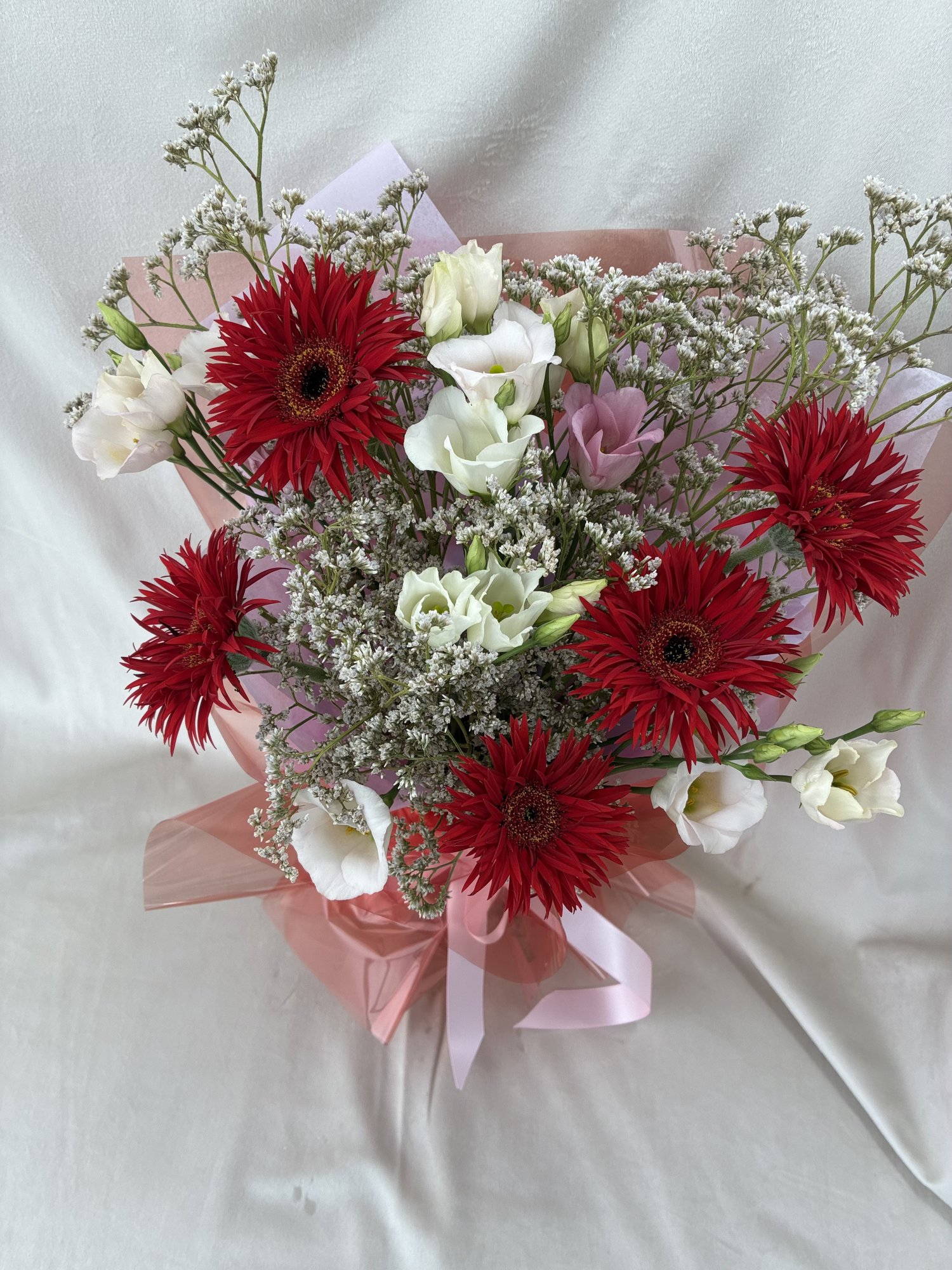 Red Bloom Emotion – buchet floral elegant cu gerbera rosie si eustoma - Imagine 2