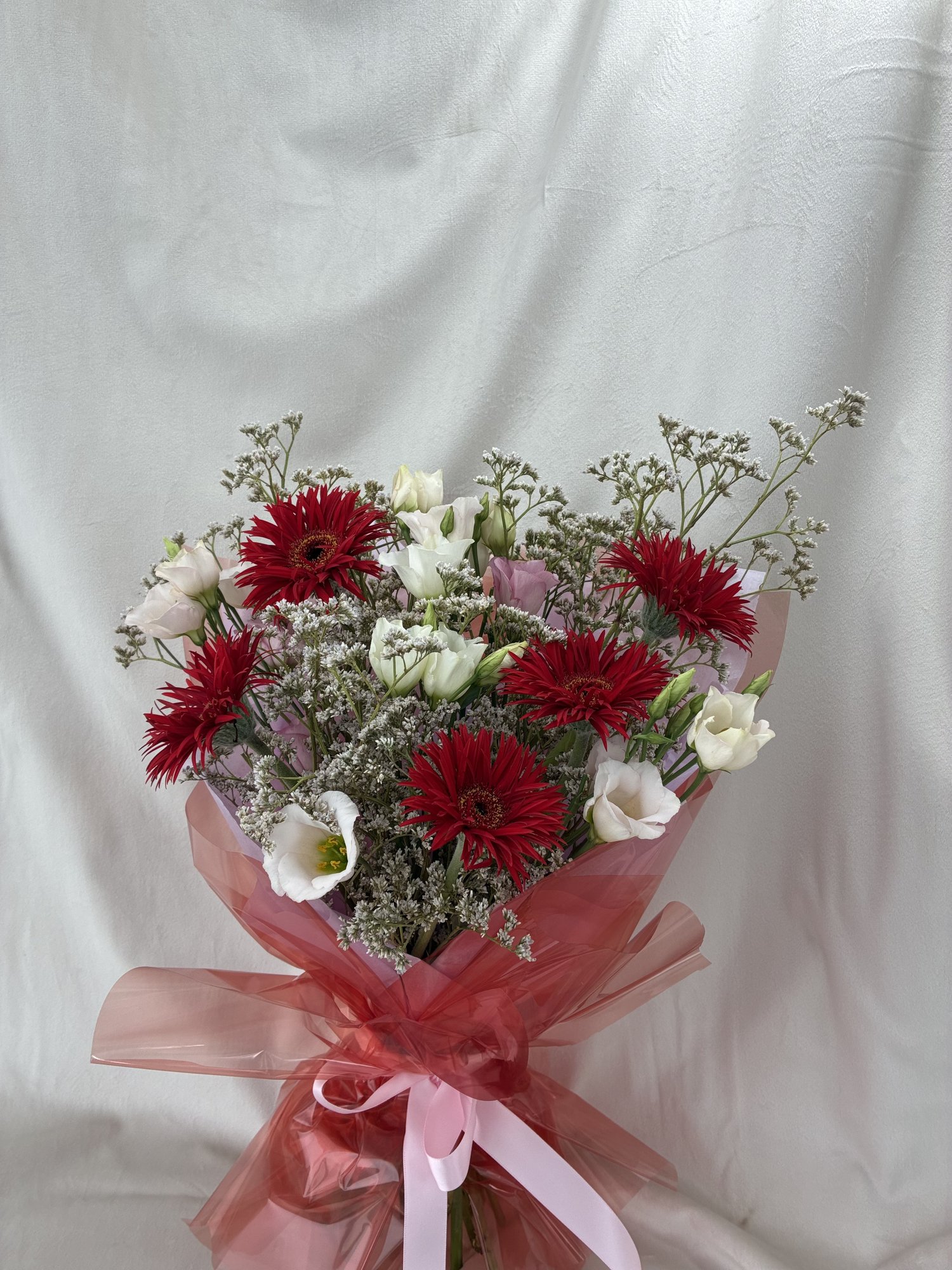 Red Bloom Emotion – buchet floral elegant cu gerbera rosie si eustoma - Imagine 3