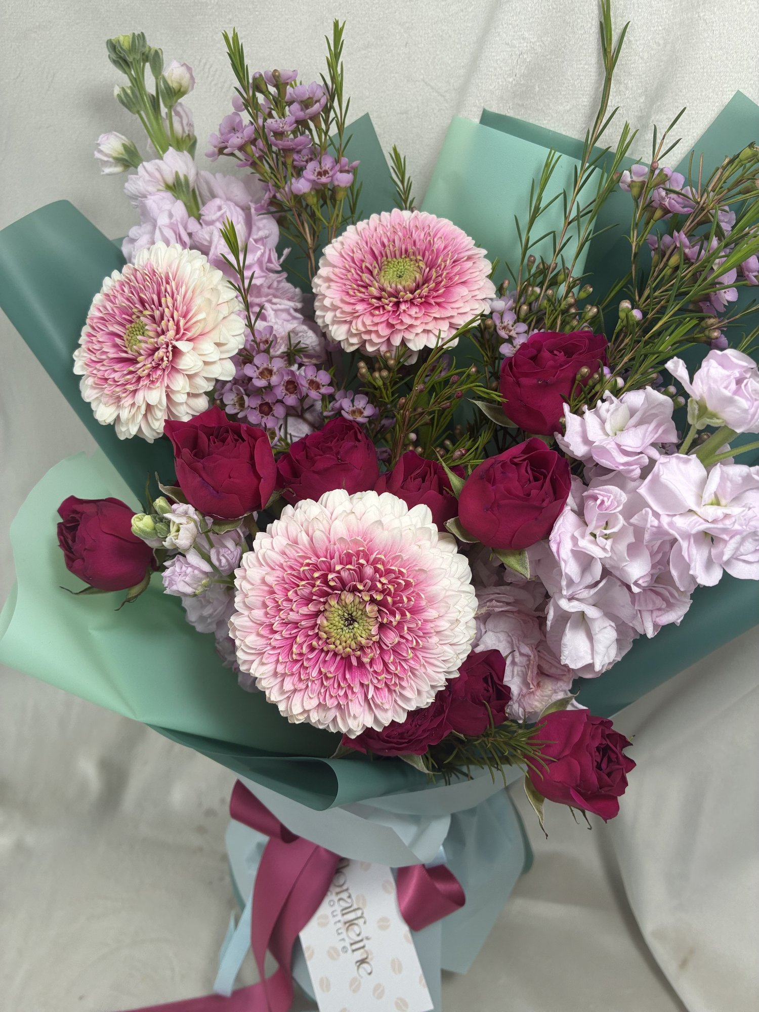 Buchet Floral cu Gerbera Roz și Trandafiri – Aranjament Elegant cu Matthiola și Flori Roz Cadou - Imagine 2