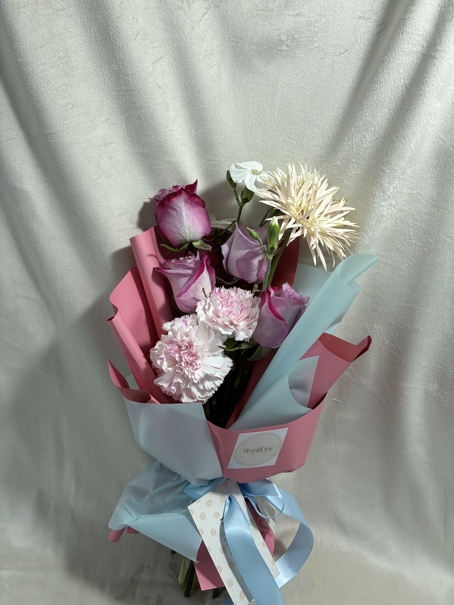 Blush Harmony – Buchet pastel cu trandafiri și accente delicate