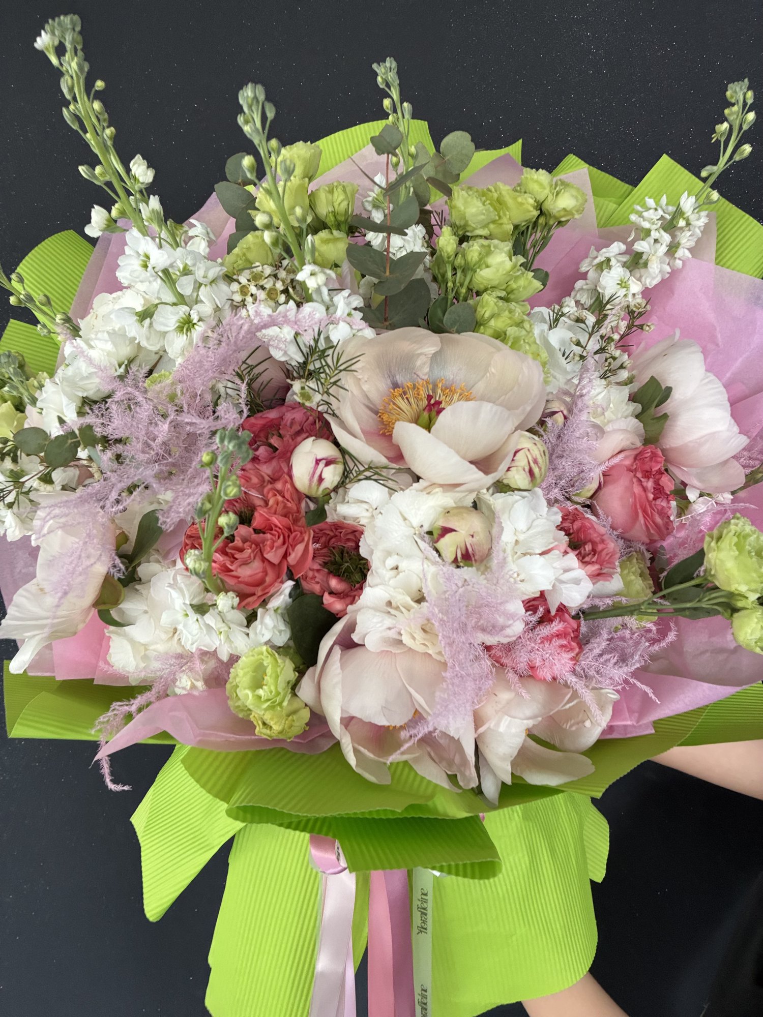 Éclat de Jardin – Buchet luxury cu bujori premium, hortensii și accente couture - Imagine 2