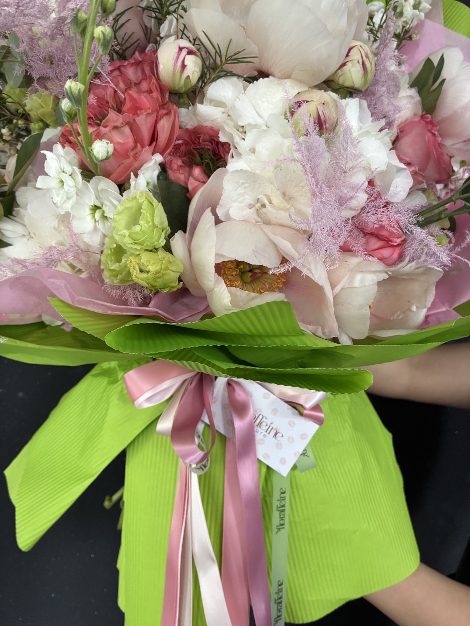 Éclat de Jardin – Buchet luxury cu bujori premium, hortensii și accente couture - Imagine 3