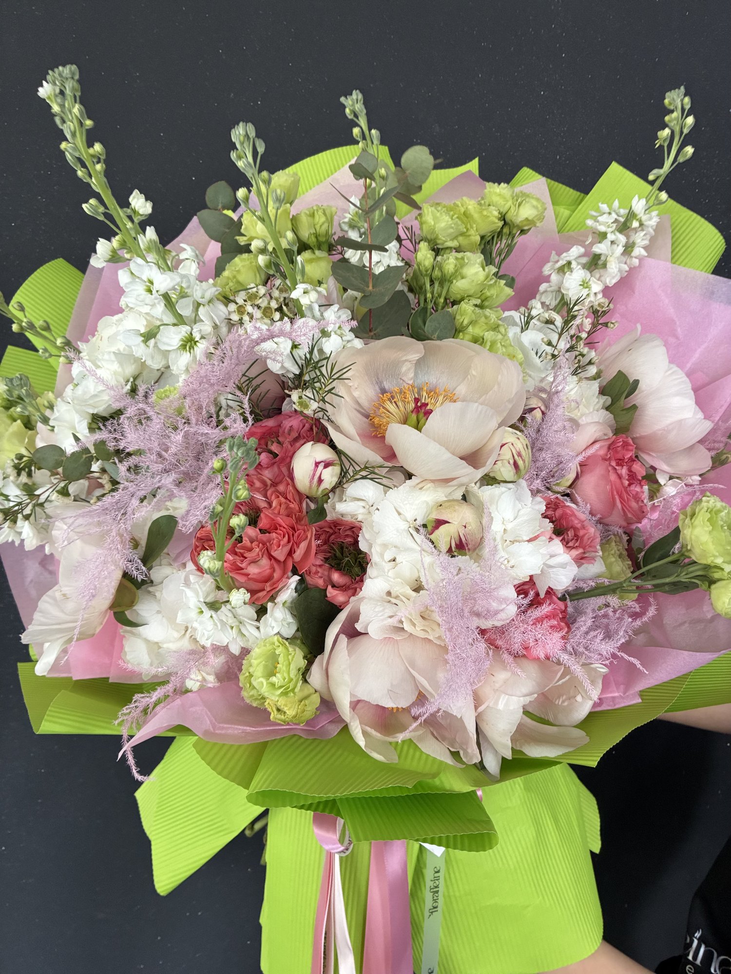 Éclat de Jardin – Buchet luxury cu bujori premium, hortensii și accente couture - Imagine 4