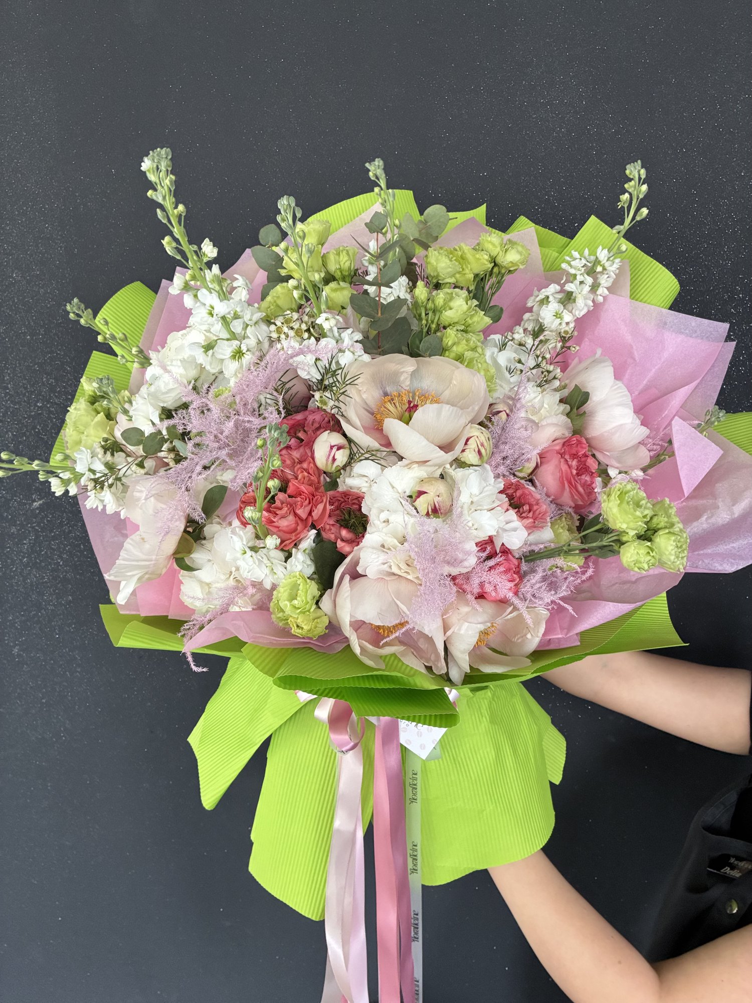 Éclat de Jardin – Buchet luxury cu bujori premium, hortensii și accente couture - Imagine 5