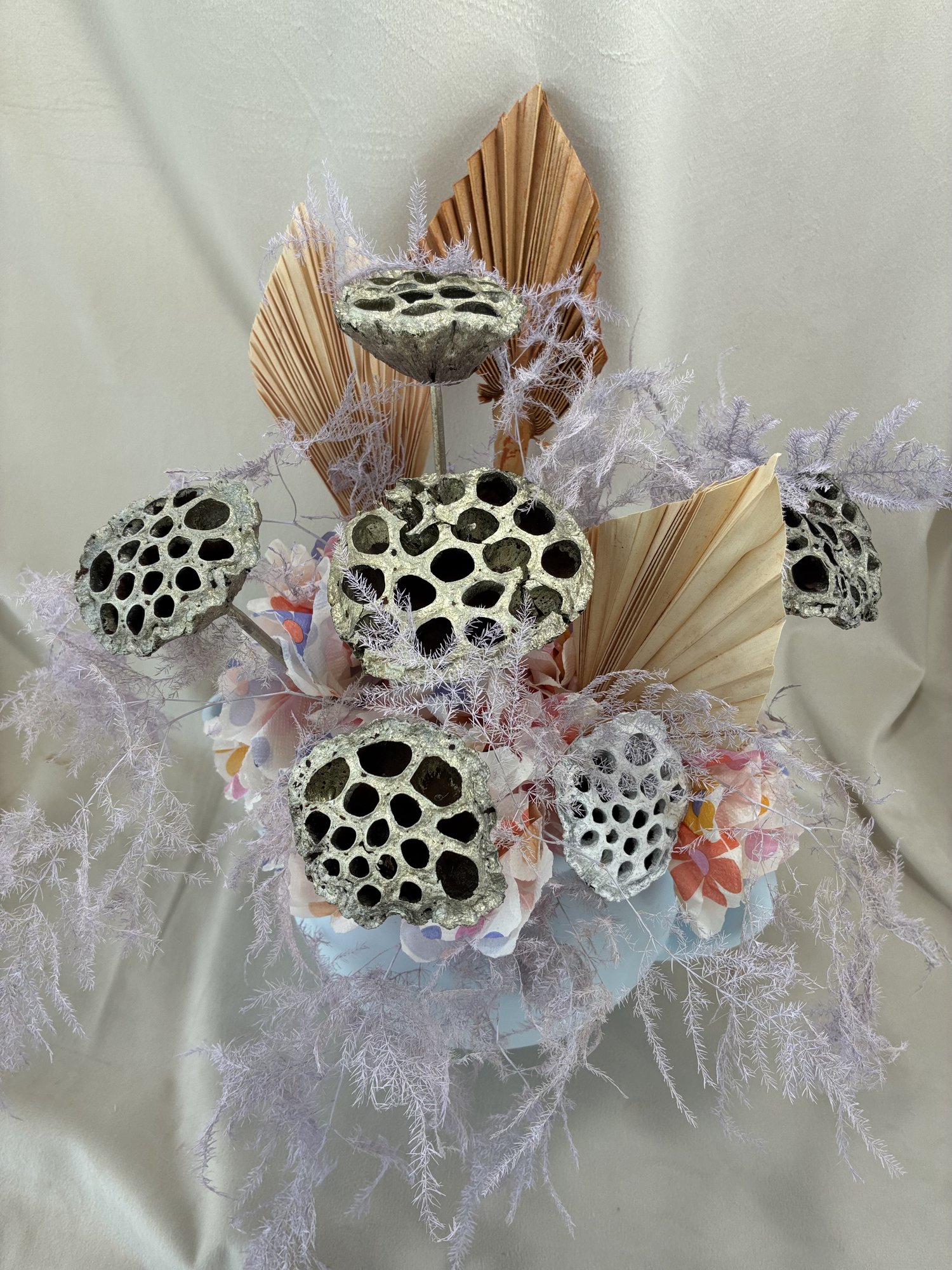 Moonlight Lotus – Aranjament Nemuritor Artistic cu Lotus Decorativ și Elemente Naturale Eternelle - Imagine 2