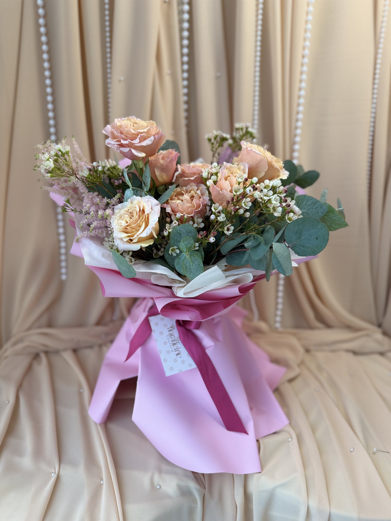 Peach Blossom – Buchet Elegant cu Trandafiri Garden Peach și Waxflower