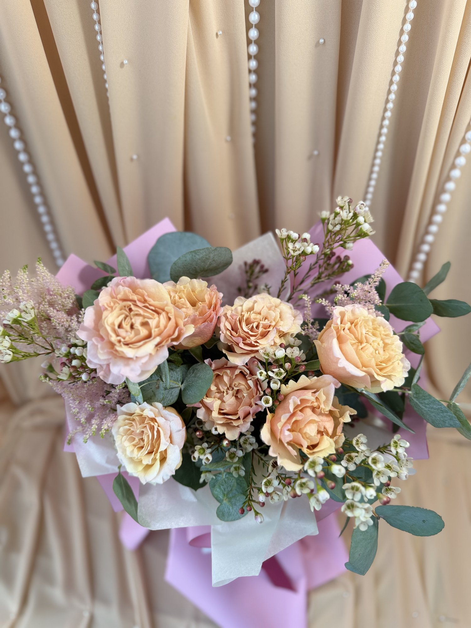 Peach Blossom – Buchet Elegant cu Trandafiri Garden Peach și Waxflower - Imagine 2