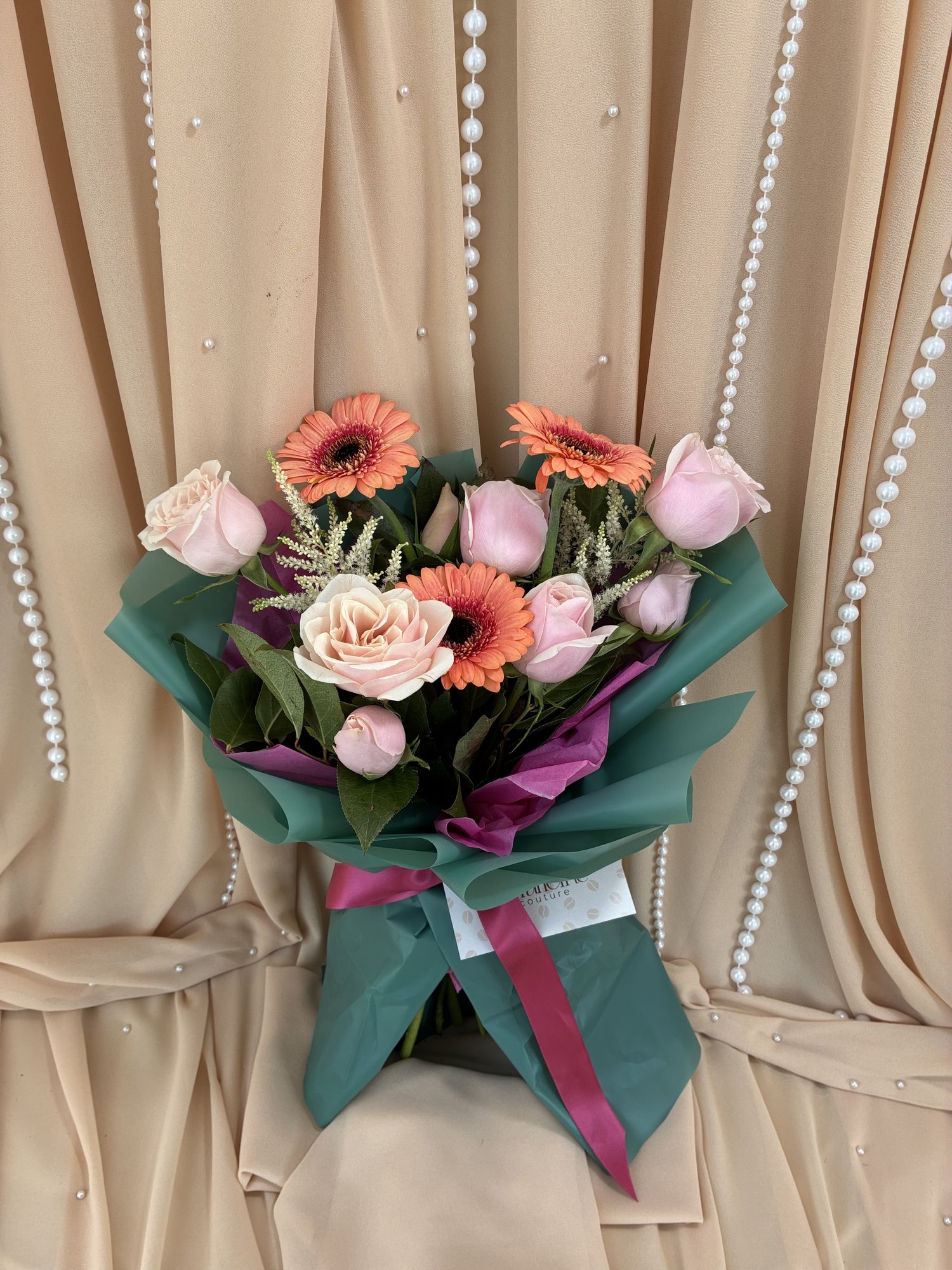 Blush Melody – Buchet Delicat cu Gerbera Somon și Miniroze Roz - Imagine 4