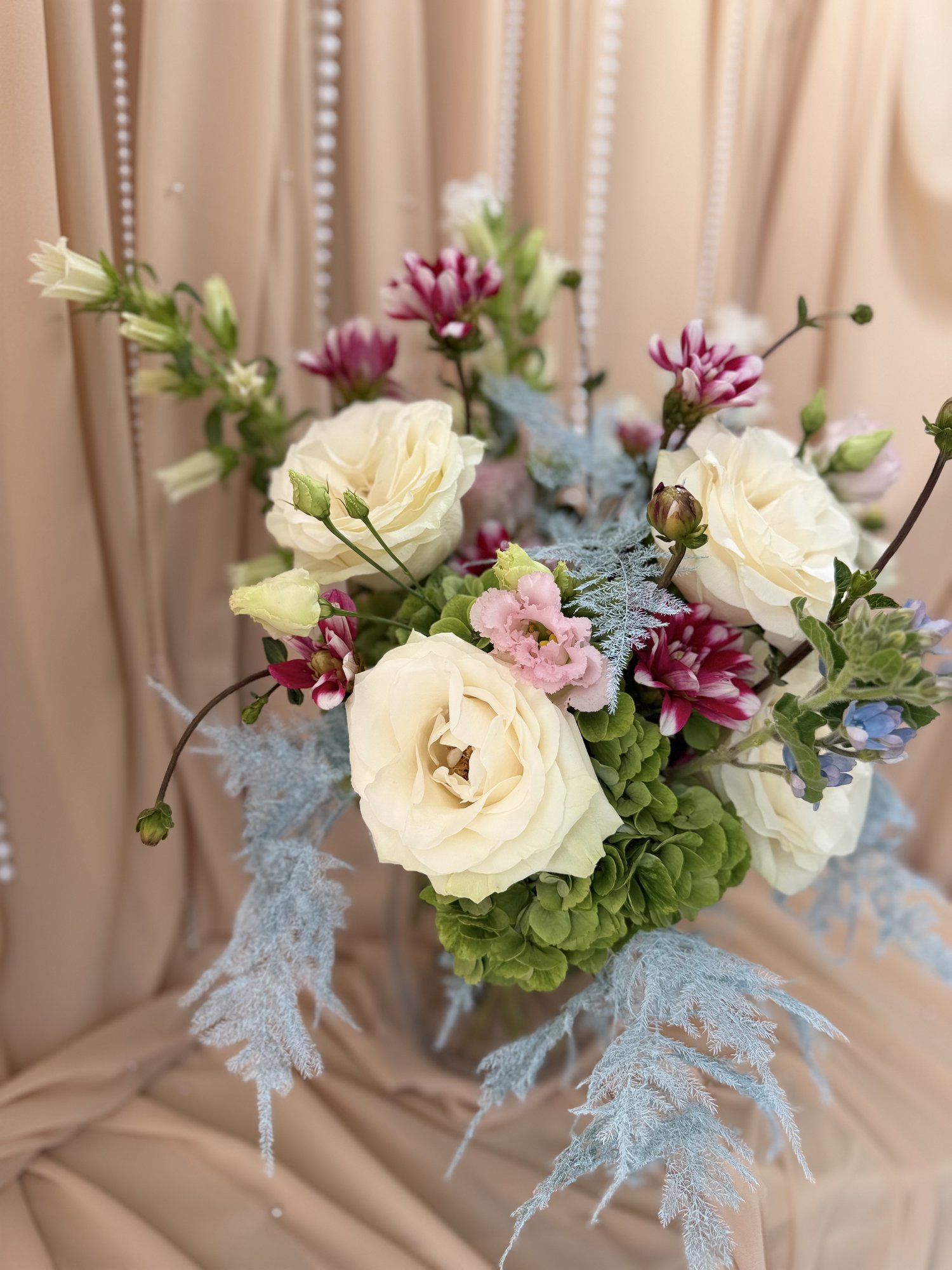 Ethereal Garden Couture – Aranjament floral premium cu hortensii verzi, trandafiri albi și dalii pastelate - Imagine 5