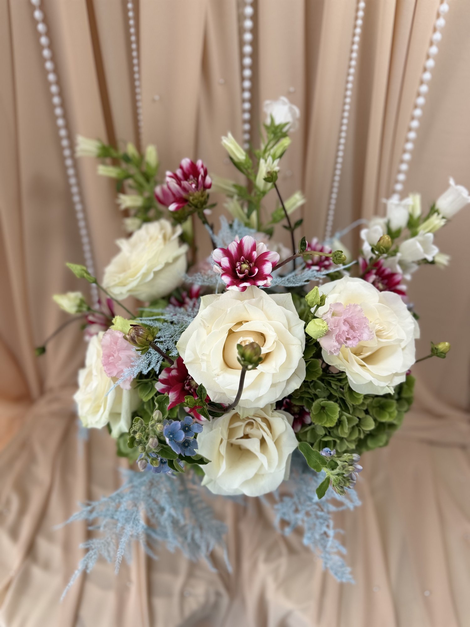 Ethereal Garden Couture – Aranjament floral premium cu hortensii verzi, trandafiri albi și dalii pastelate - Imagine 4