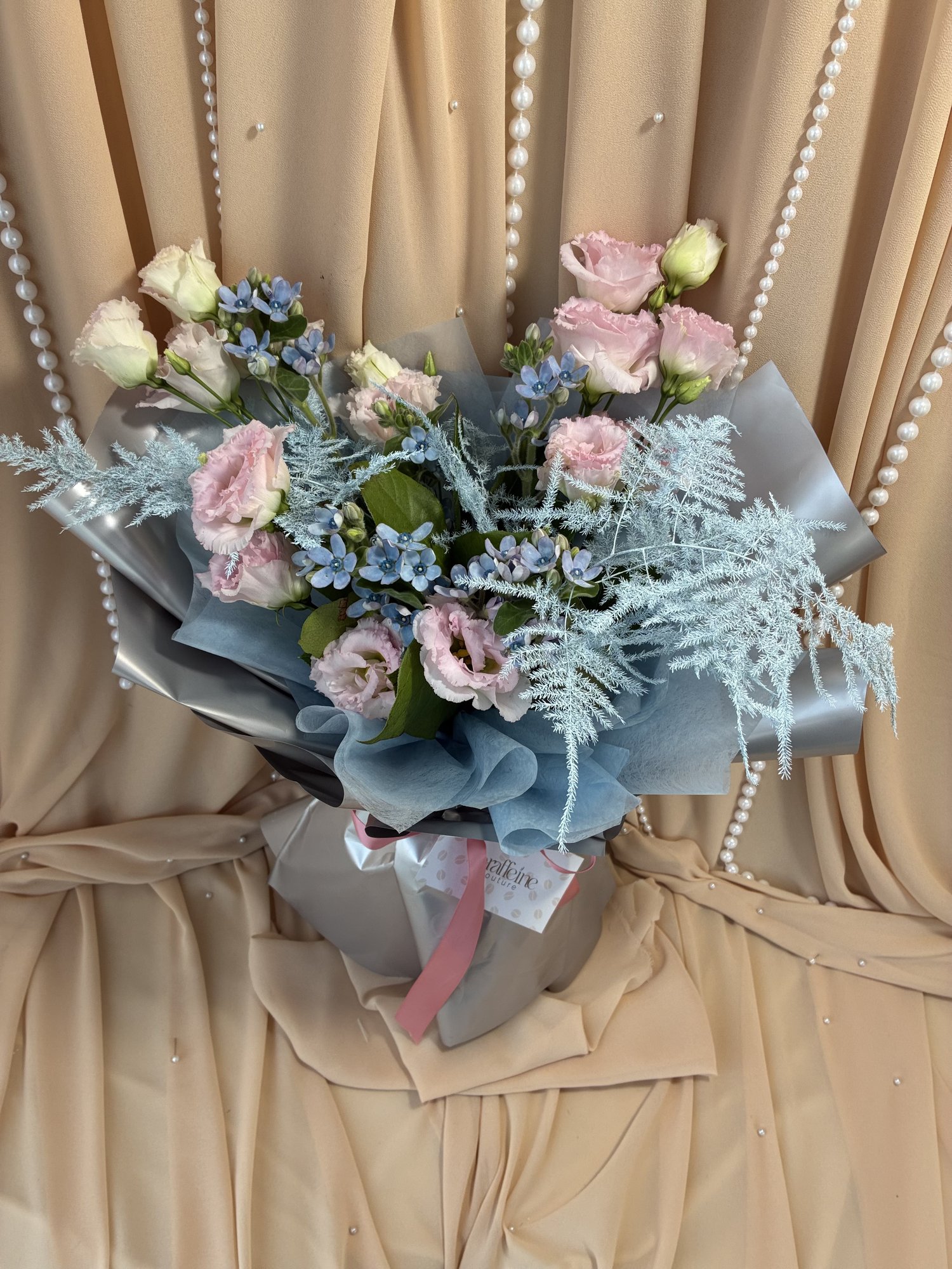 Blue Serenity Couture – Buchet premium cu Eustoma roz și Oxypetalum - Imagine 2