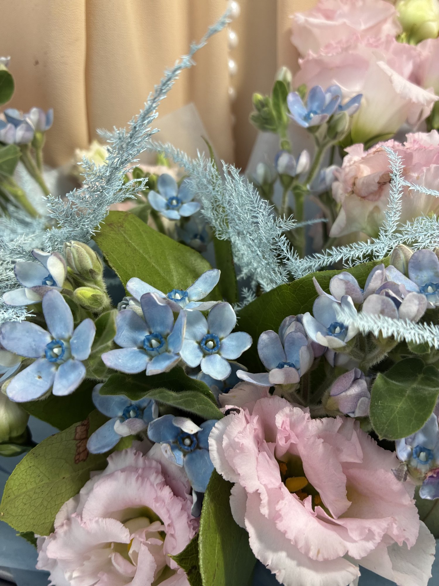 Blue Serenity Couture – Buchet premium cu Eustoma roz și Oxypetalum - Imagine 4