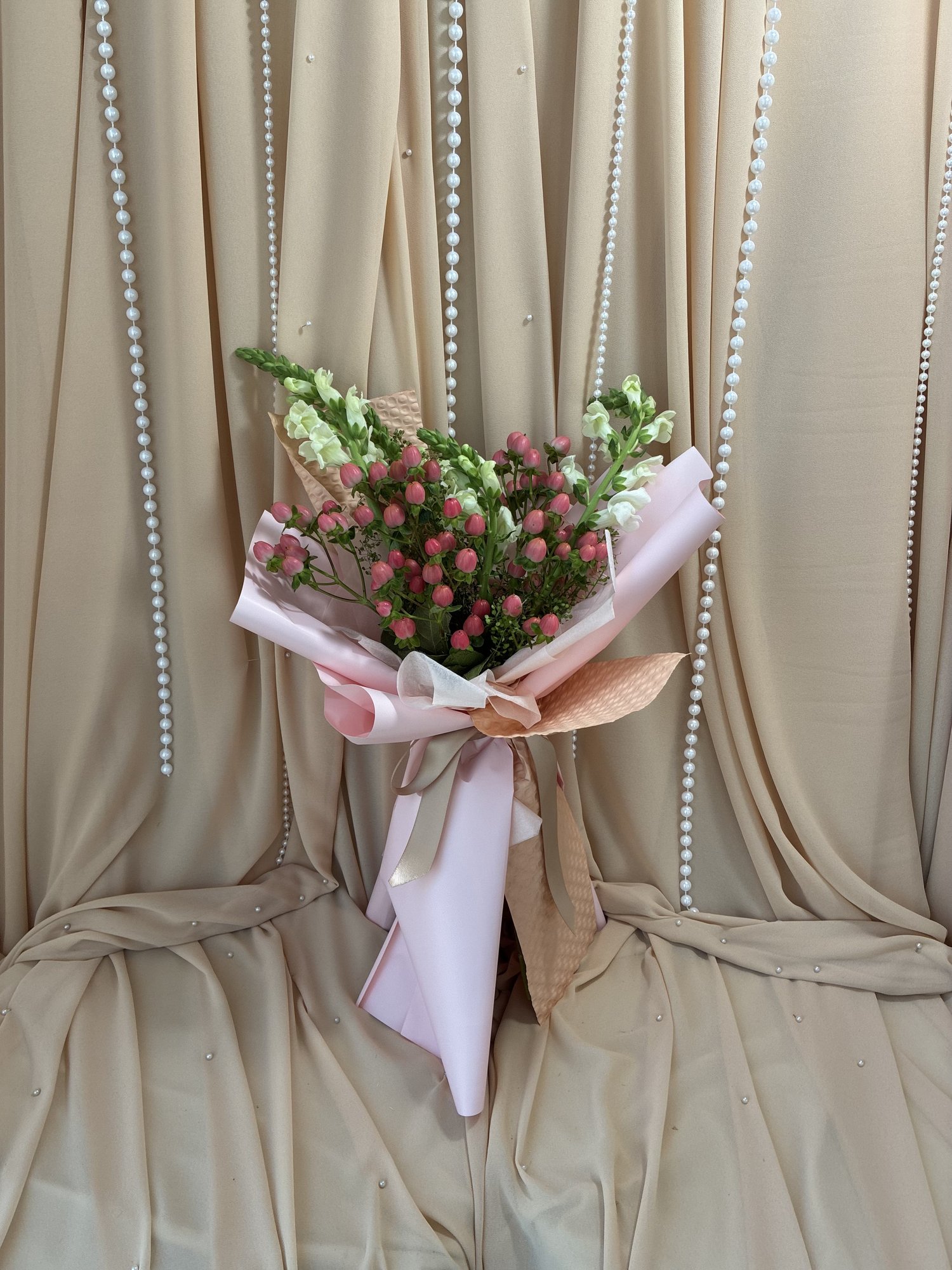 Rosé Forest Couture – Buchet premium cu Hypericum și Tillandsia - Imagine 2