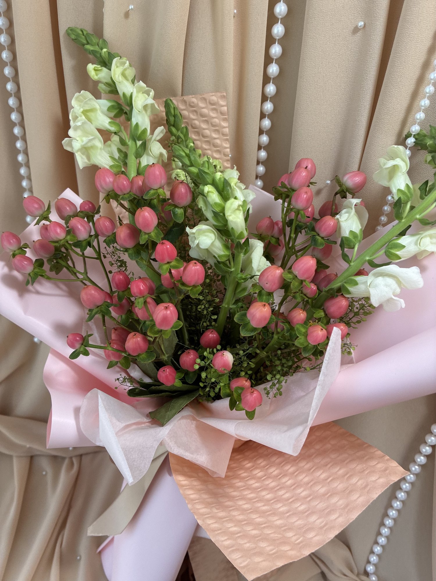 Berry Bloom Couture – Buchet premium cu Hypericum și Gura Leului - Imagine 2