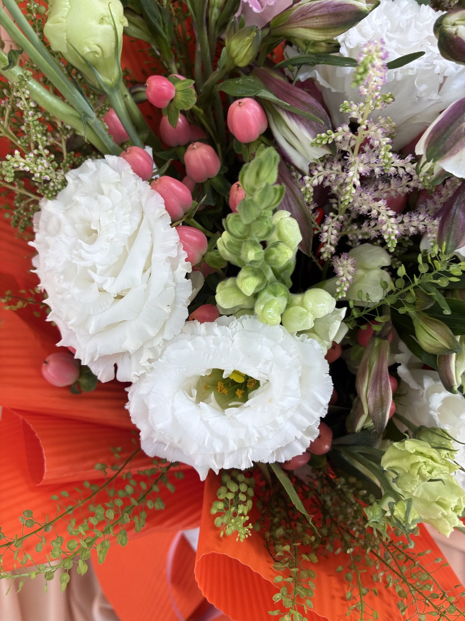 Coral Symphony Couture – Buchet premium cu Gura Leului, Eustoma și Alstroemeria - Imagine 2