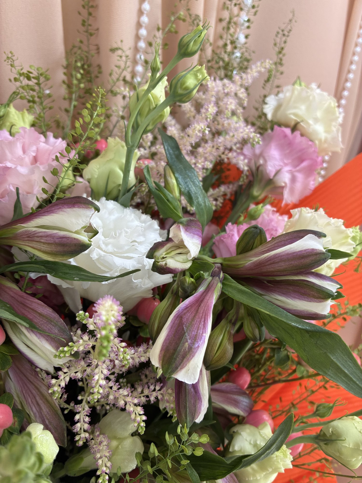 Coral Symphony Couture – Buchet premium cu Gura Leului, Eustoma și Alstroemeria - Imagine 3