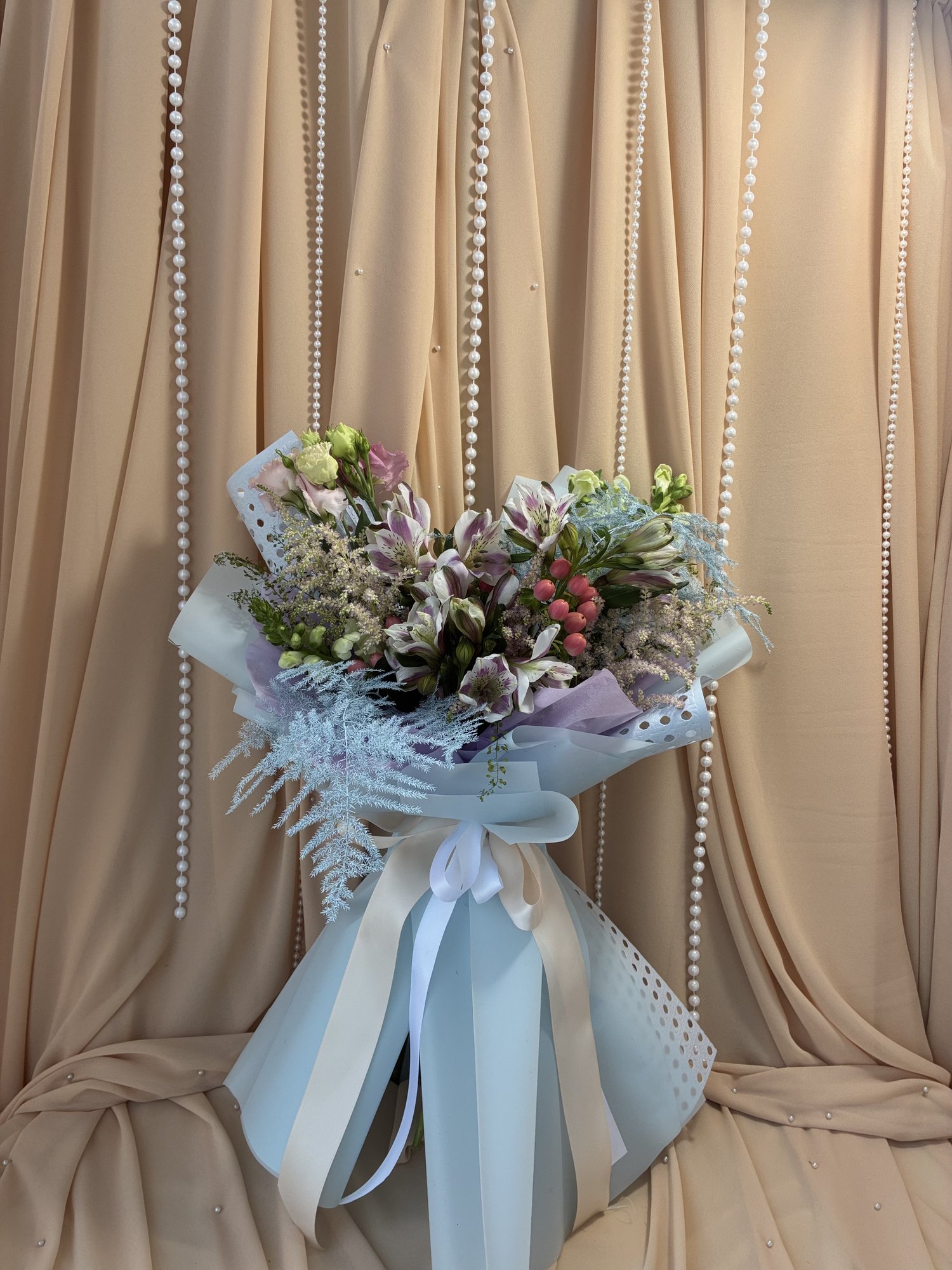Celestial Bloom Couture – Buchet premium cu Alstroemeria, Gura Leului și Astilbe