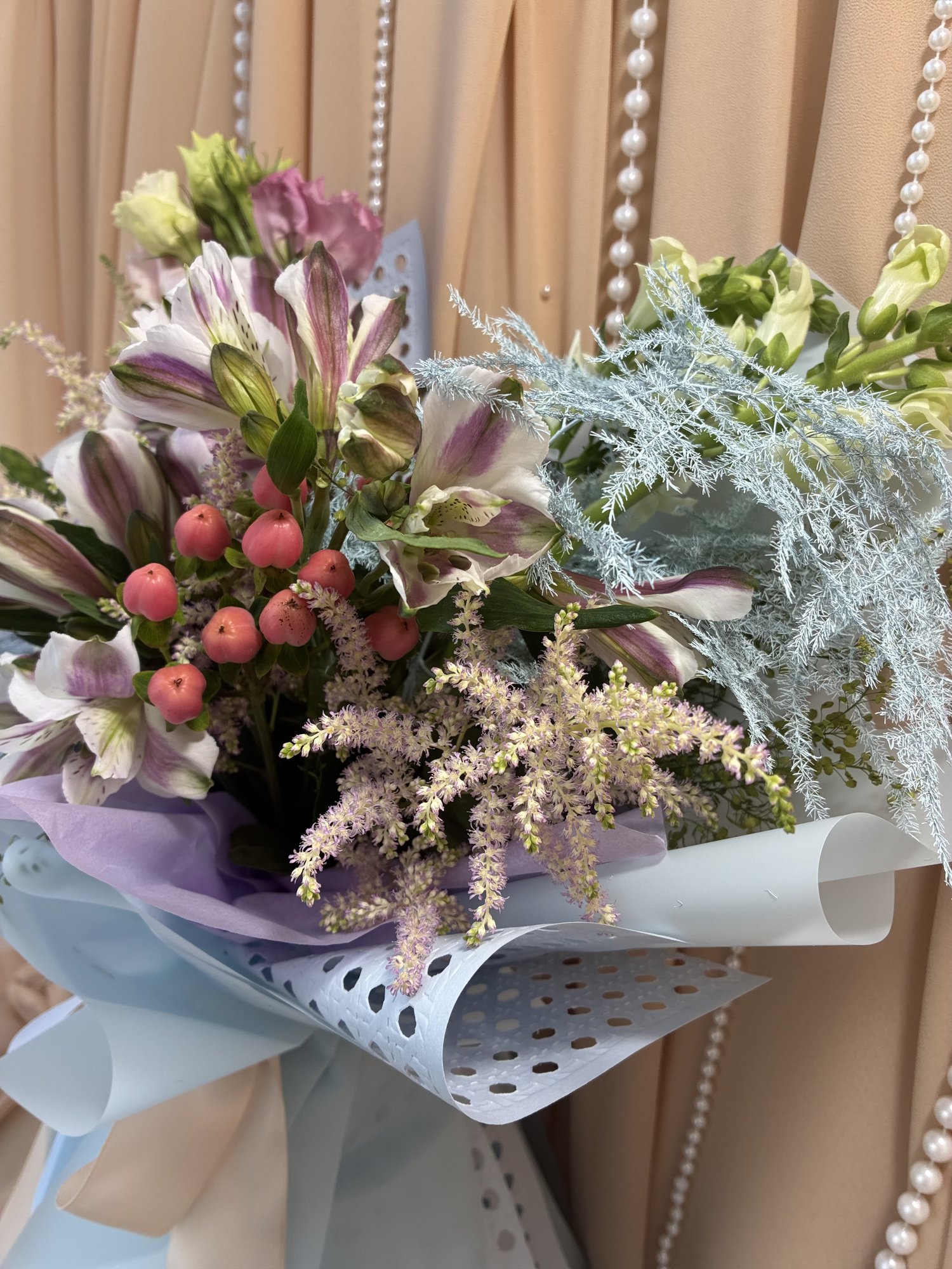 Celestial Bloom Couture – Buchet premium cu Alstroemeria, Gura Leului și Astilbe - Imagine 2