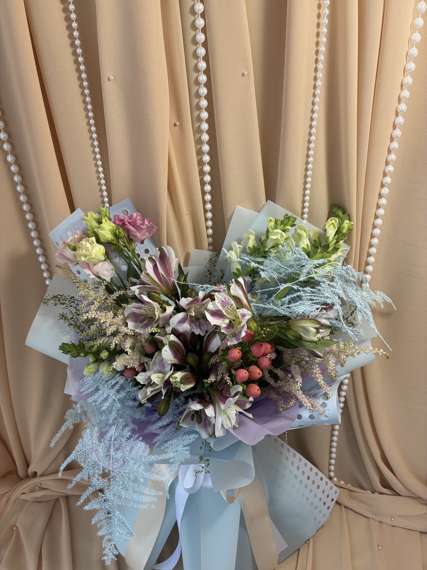 Celestial Bloom Couture – Buchet premium cu Alstroemeria, Gura Leului și Astilbe - Imagine 5