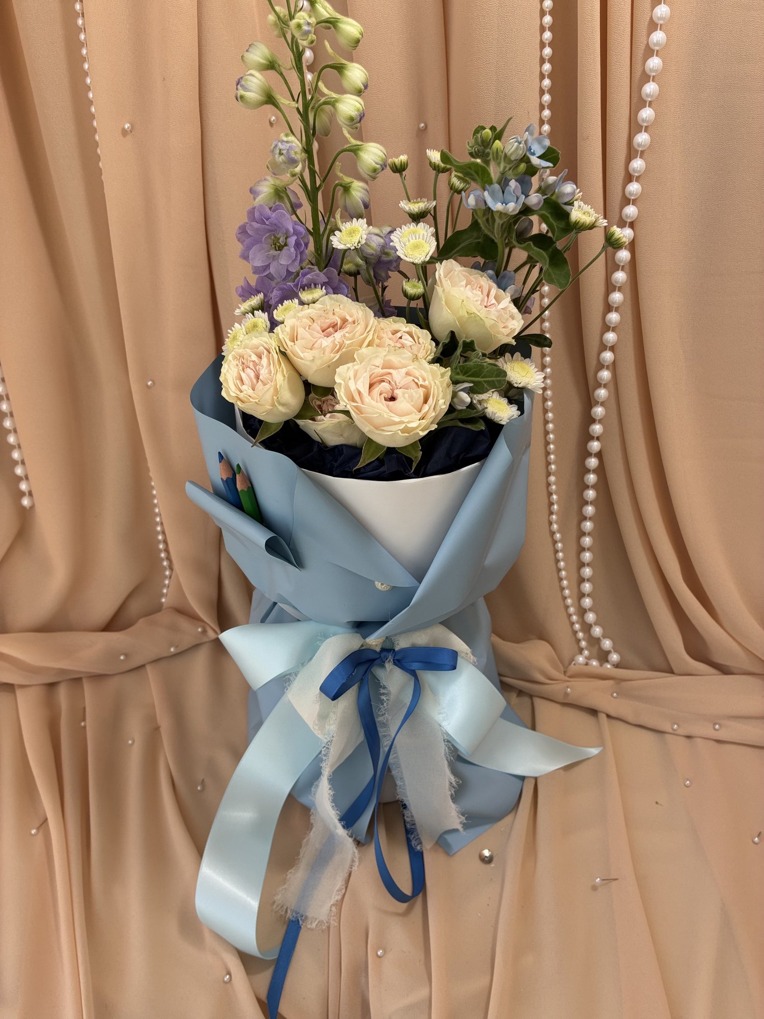 First Day in Blue – Buchet Back to School cu Mineroză, Delphinium și Oxypetalum - Imagine 3