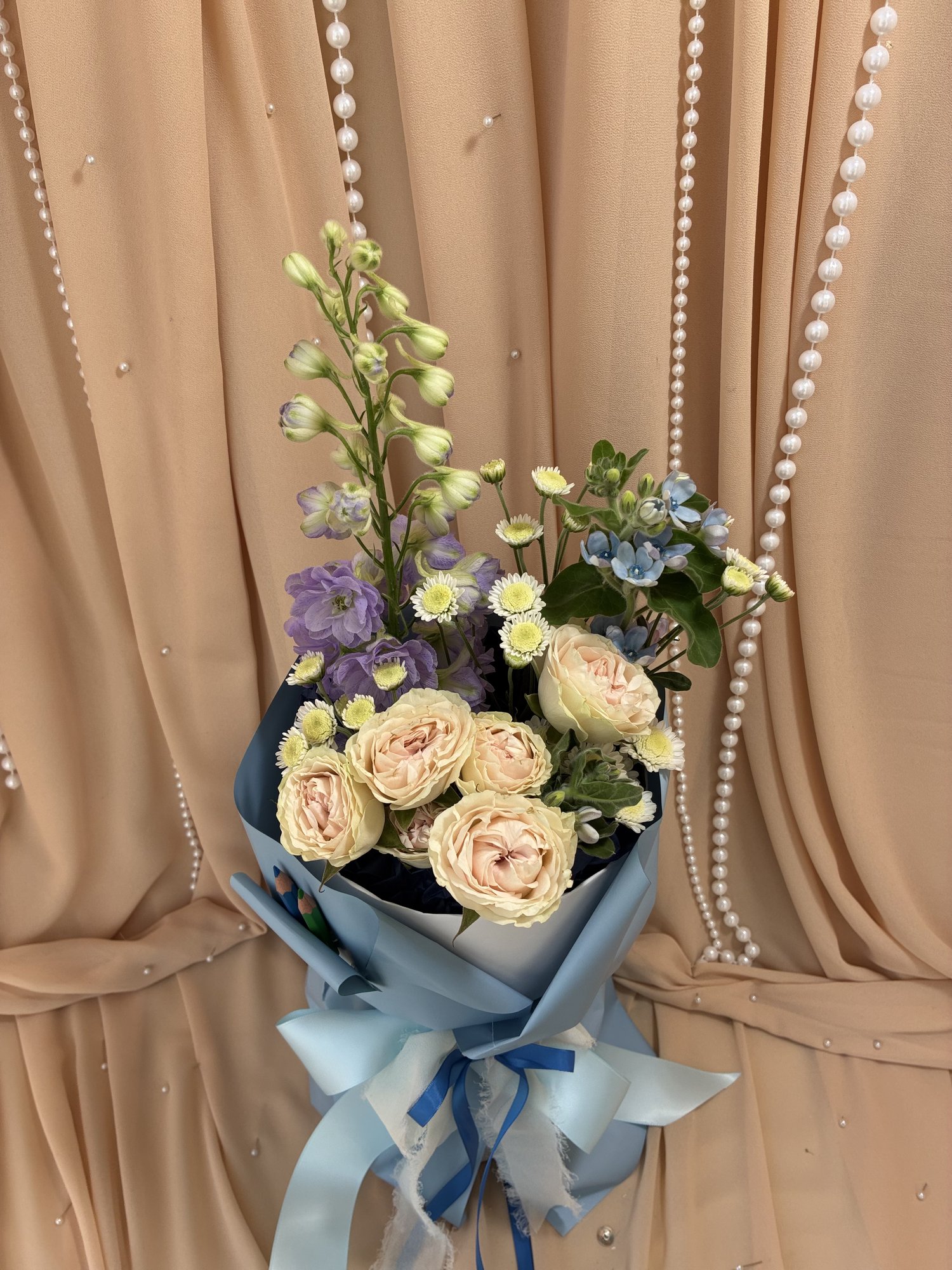 First Day in Blue – Buchet Back to School cu Mineroză, Delphinium și Oxypetalum - Imagine 4