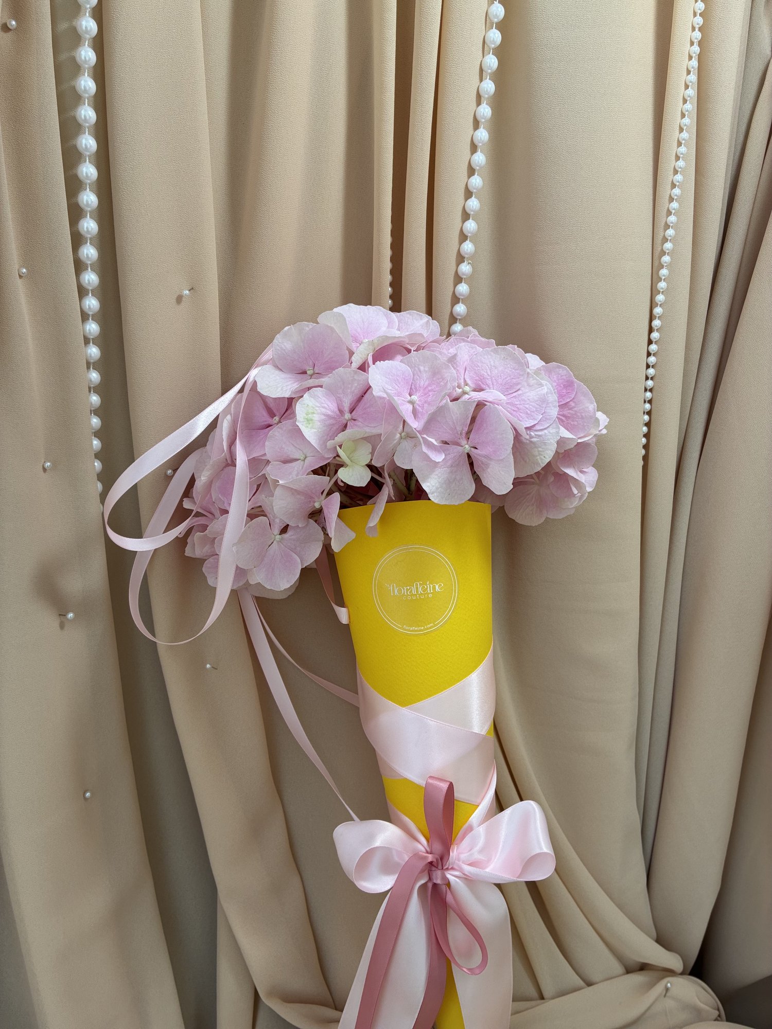 The First Bell – Buchet Back to School cu Hortensie roz