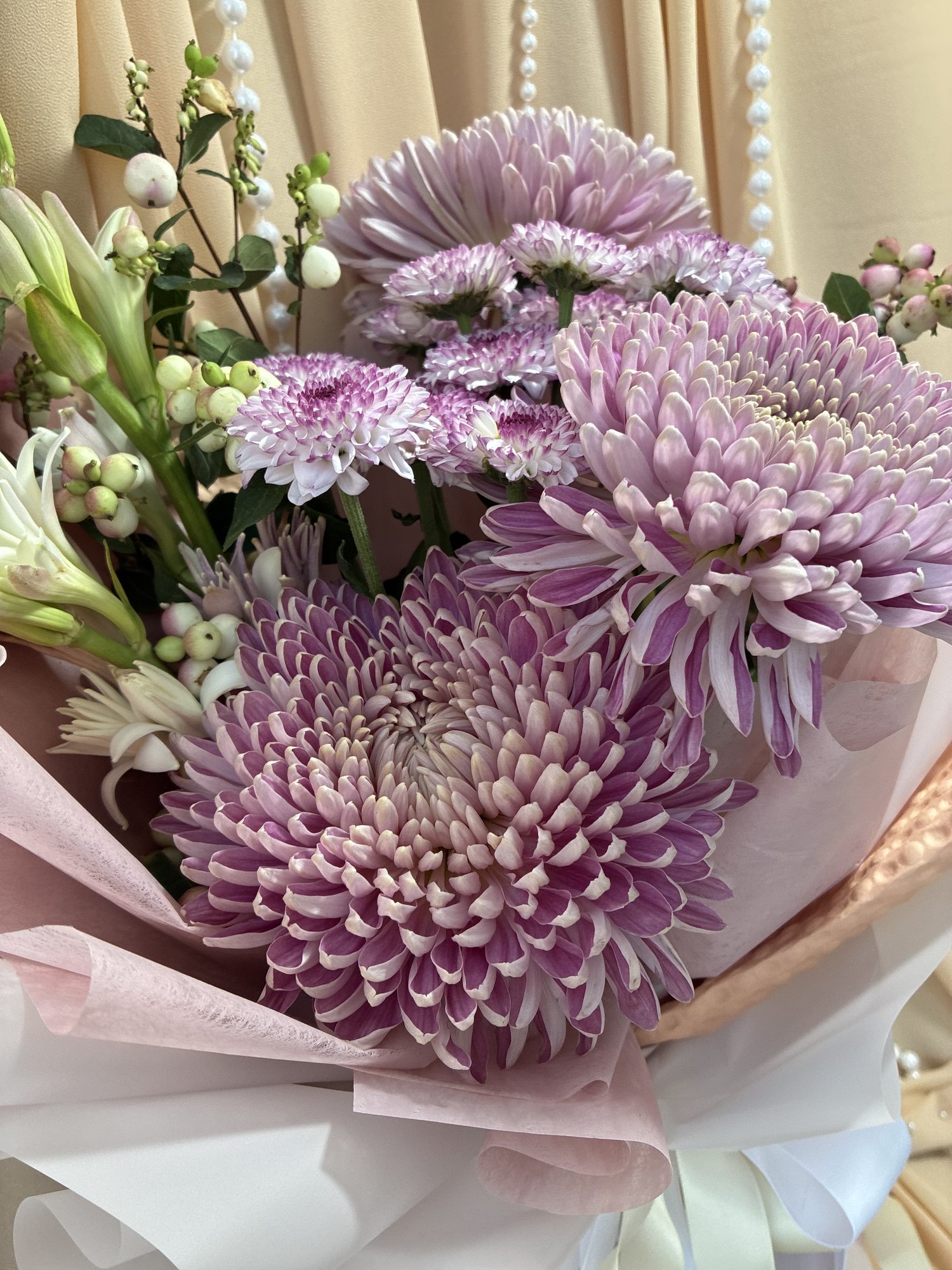 Velvet Mauve – Buchet cu Crizanteme VIP Roz și Tuberoze - Imagine 2