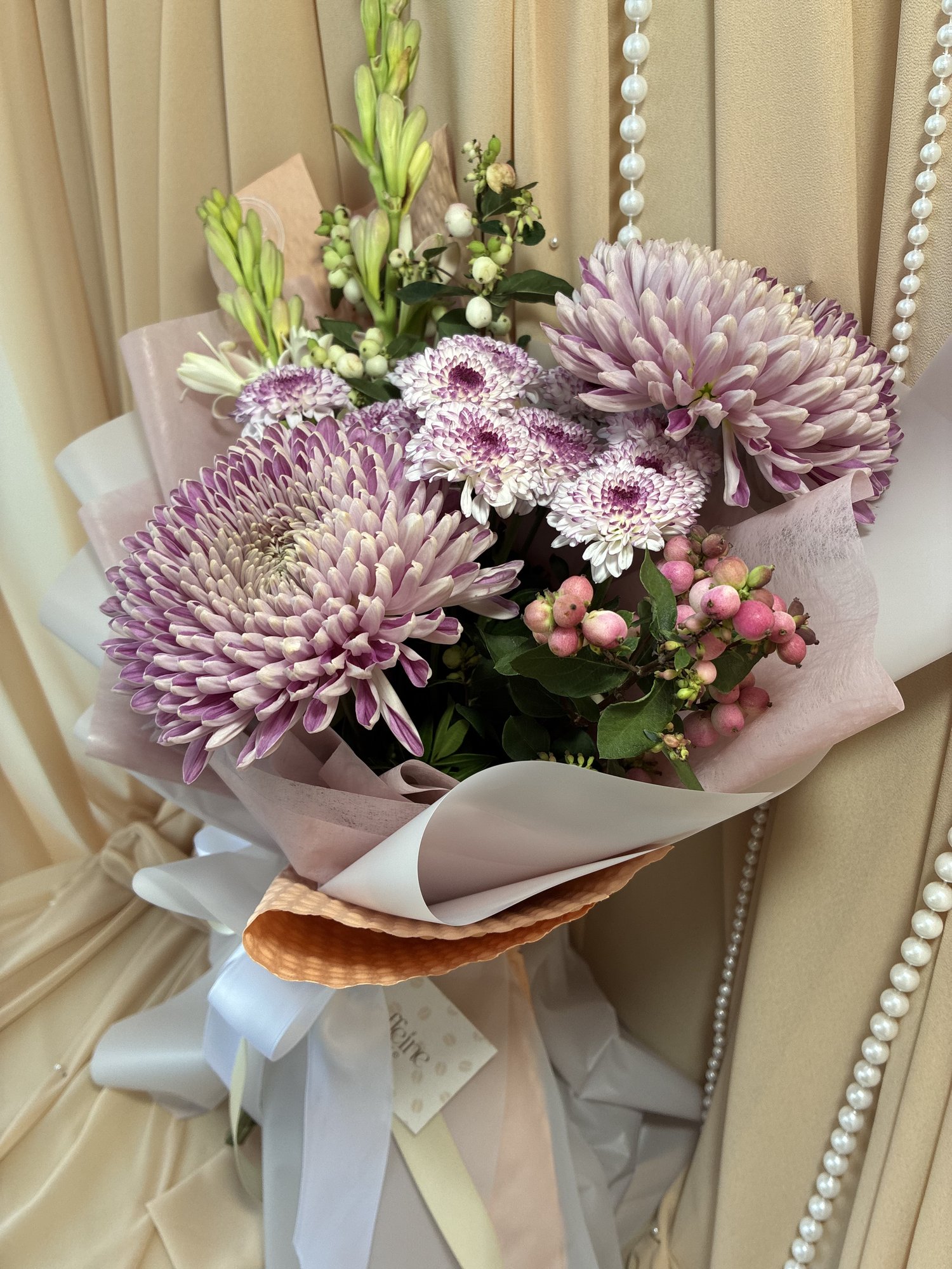 Velvet Mauve – Buchet cu Crizanteme VIP Roz și Tuberoze - Imagine 3