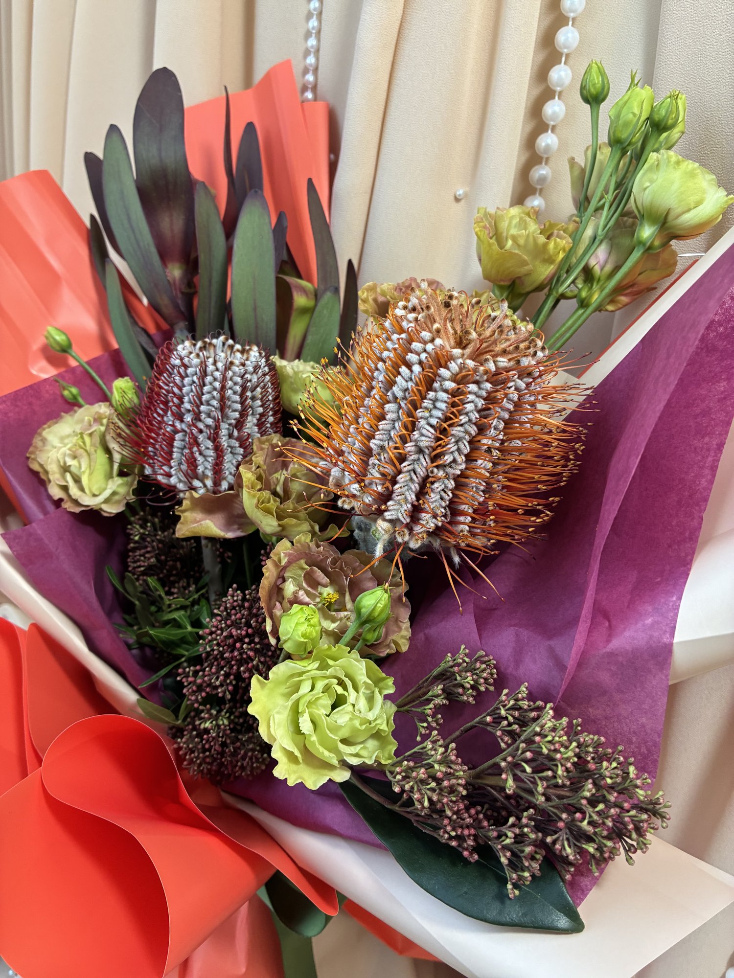 Copper Nomad – Buchet cu Banksia, Leucadendron și Eustoma - Imagine 3