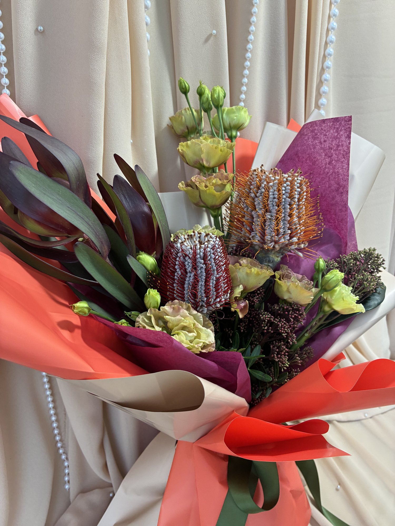 Copper Nomad – Buchet cu Banksia, Leucadendron și Eustoma - Imagine 4