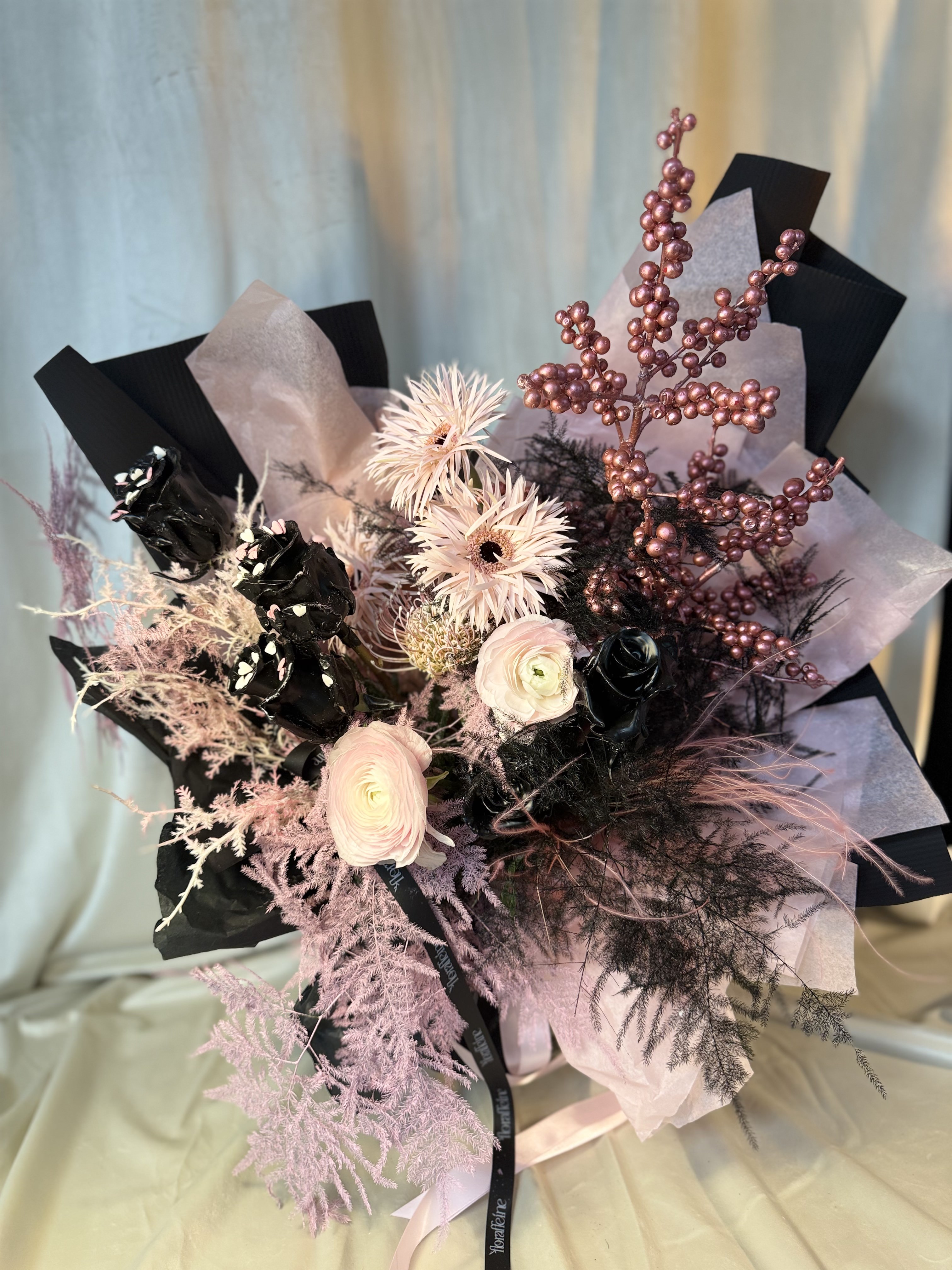 Noir Rose Couture — Eleganță într-o nuanță de mister - Imagine 2