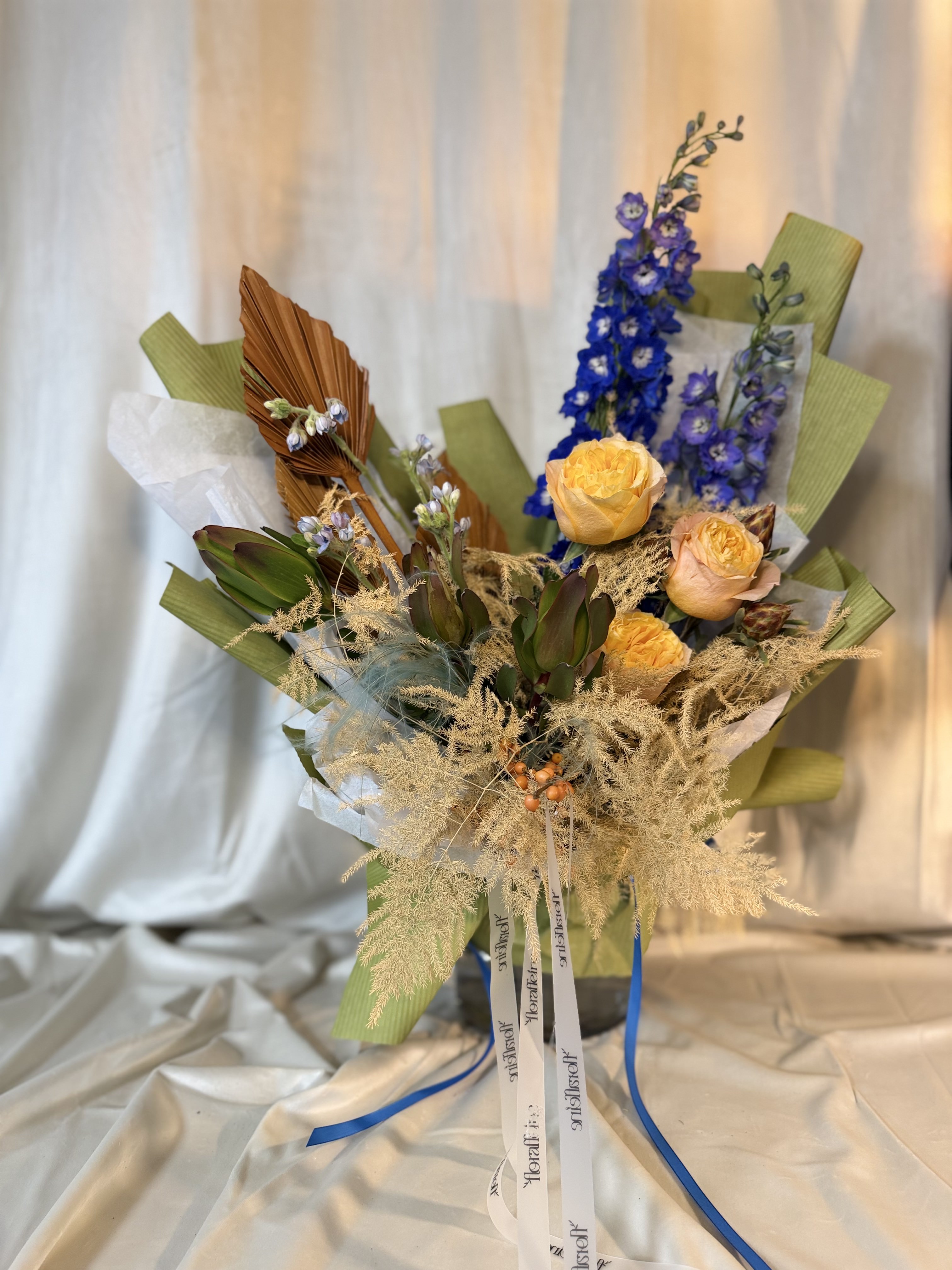 Golden Azure Symphony — Simfonia Auriu-Azur