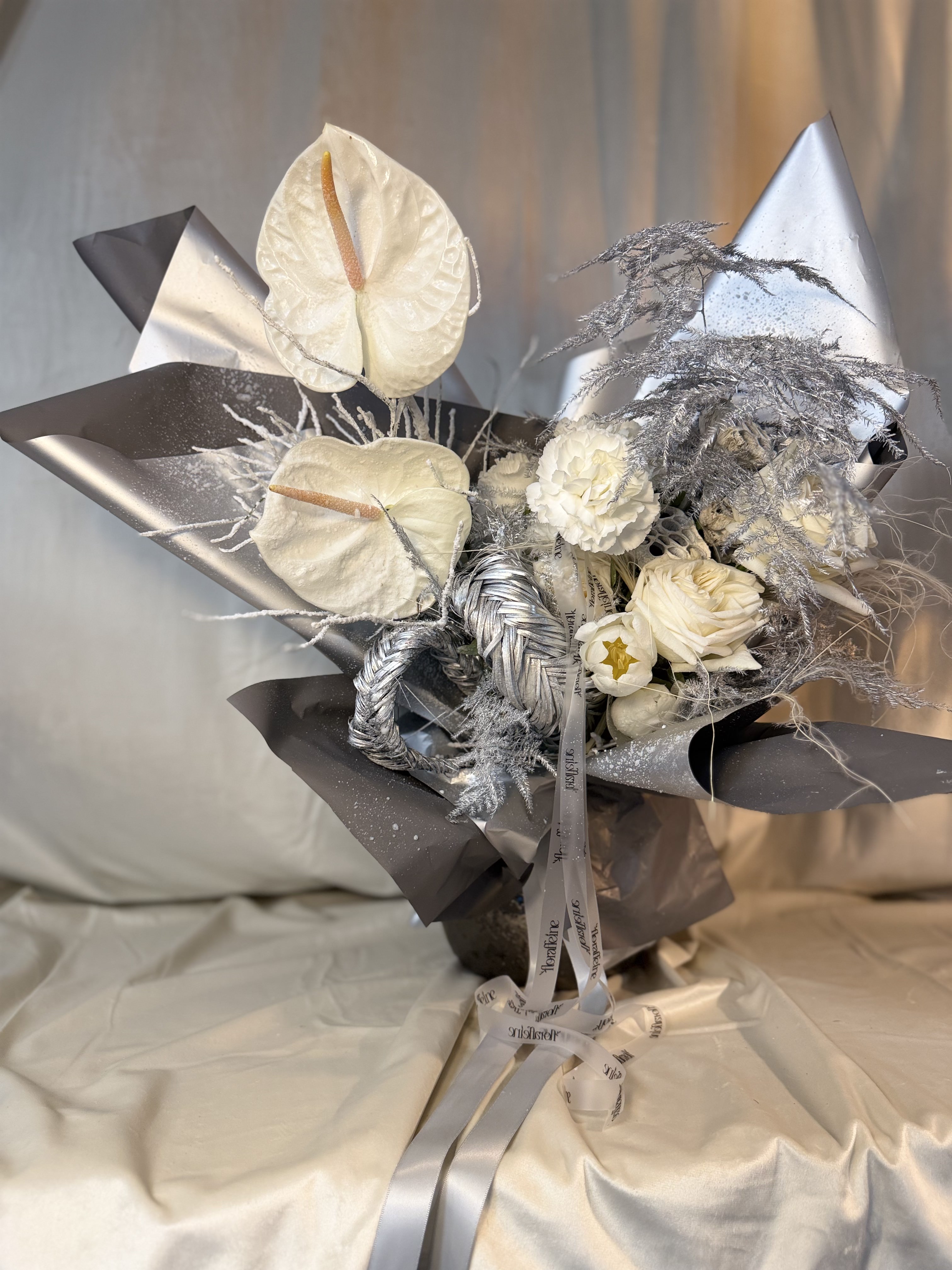 Ivory Frost Couture — Eleganță în alb înghețat