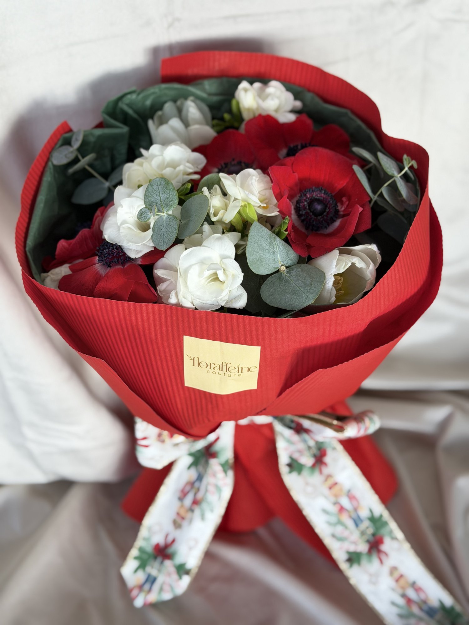 Winter Scarlet Elegance – Buchet Couture