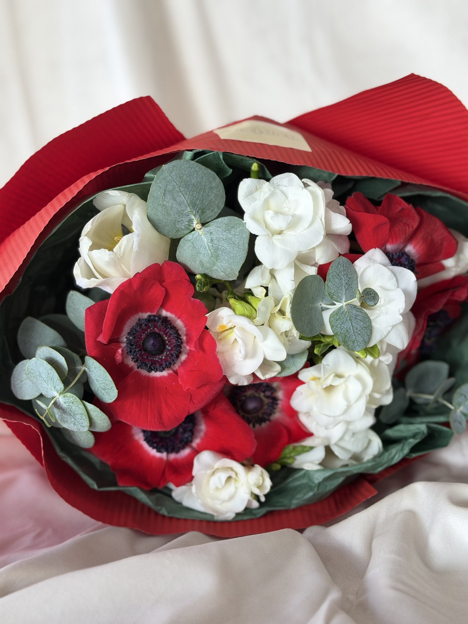 Winter Scarlet Elegance – Buchet Couture - Imagine 2