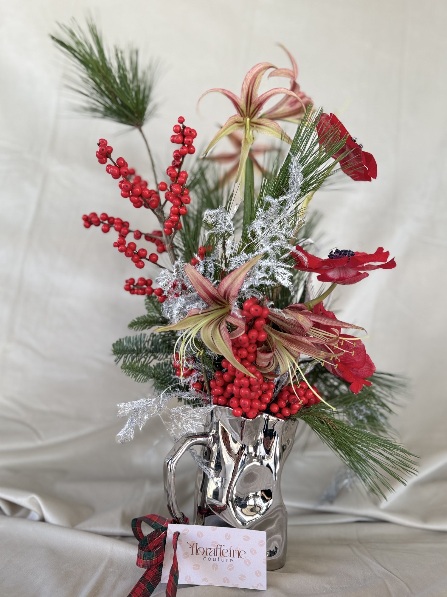 Scarlet Winter Muse — Couture de iarna cu accente vibrante - Imagine 4